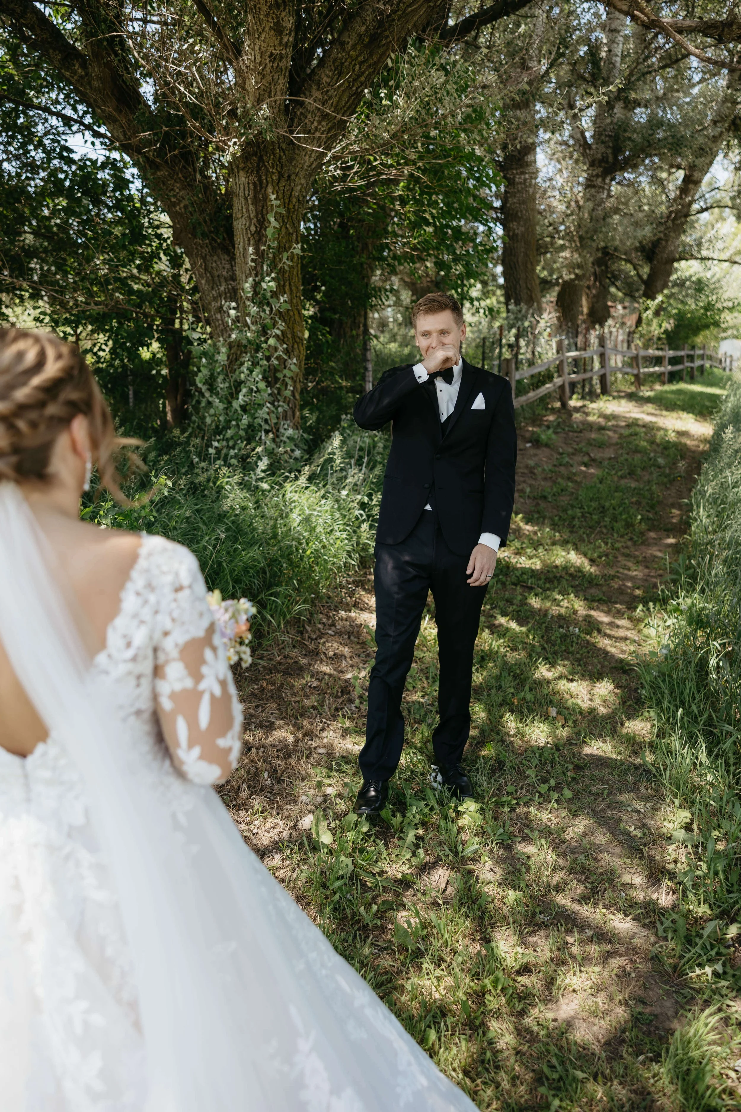 Groom seeing his bride for the first time on their wedding day at arrowhead park in Sioux Falls, SD. Photographed by Jenna Heckel.