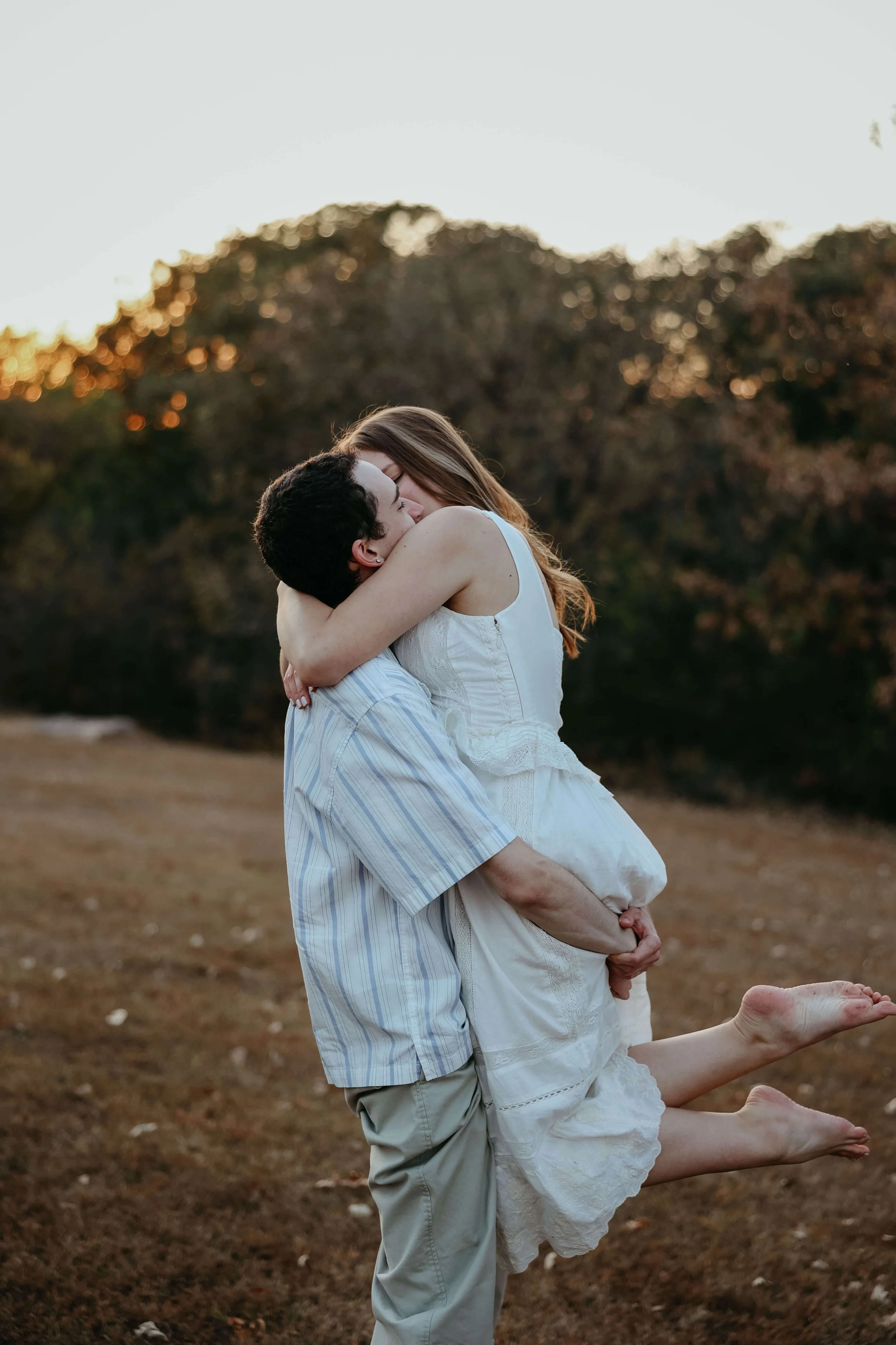Woodsy vibey engagement session at Devils Gulch near Sioux Falls with Jenna Heckel Photography.