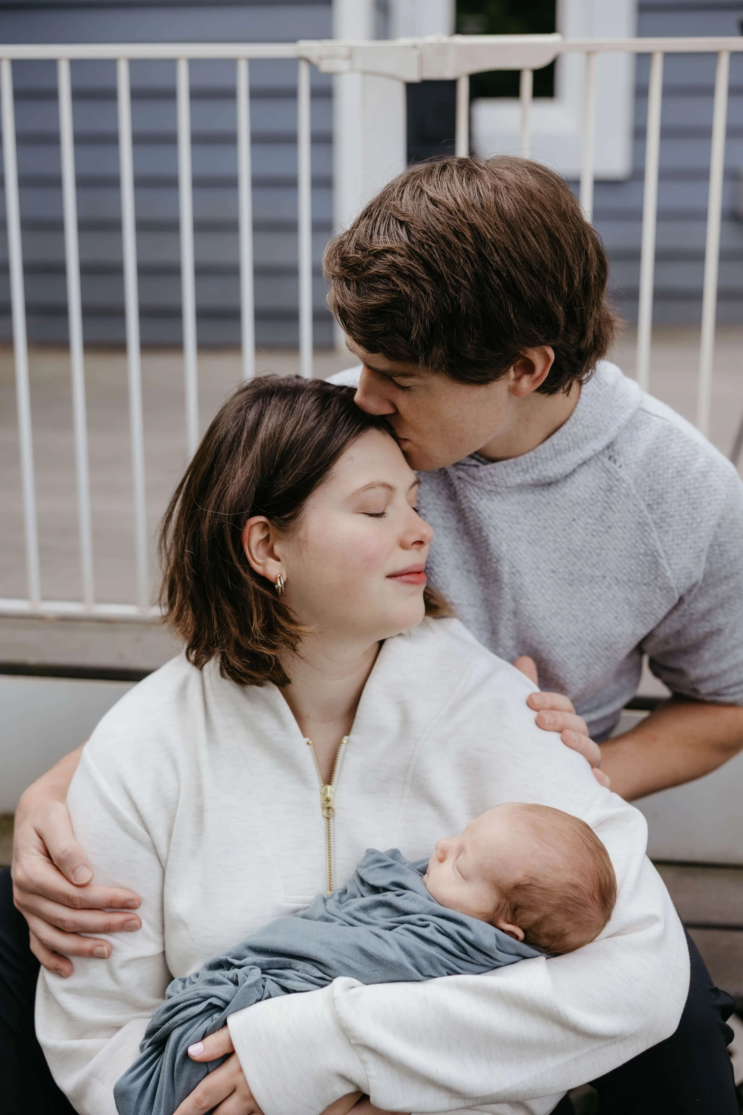 Newborn baby at in home family newborn session with parents in Sioux Falls, South Dakota. Photographed by Jenna Heckel Photography. 