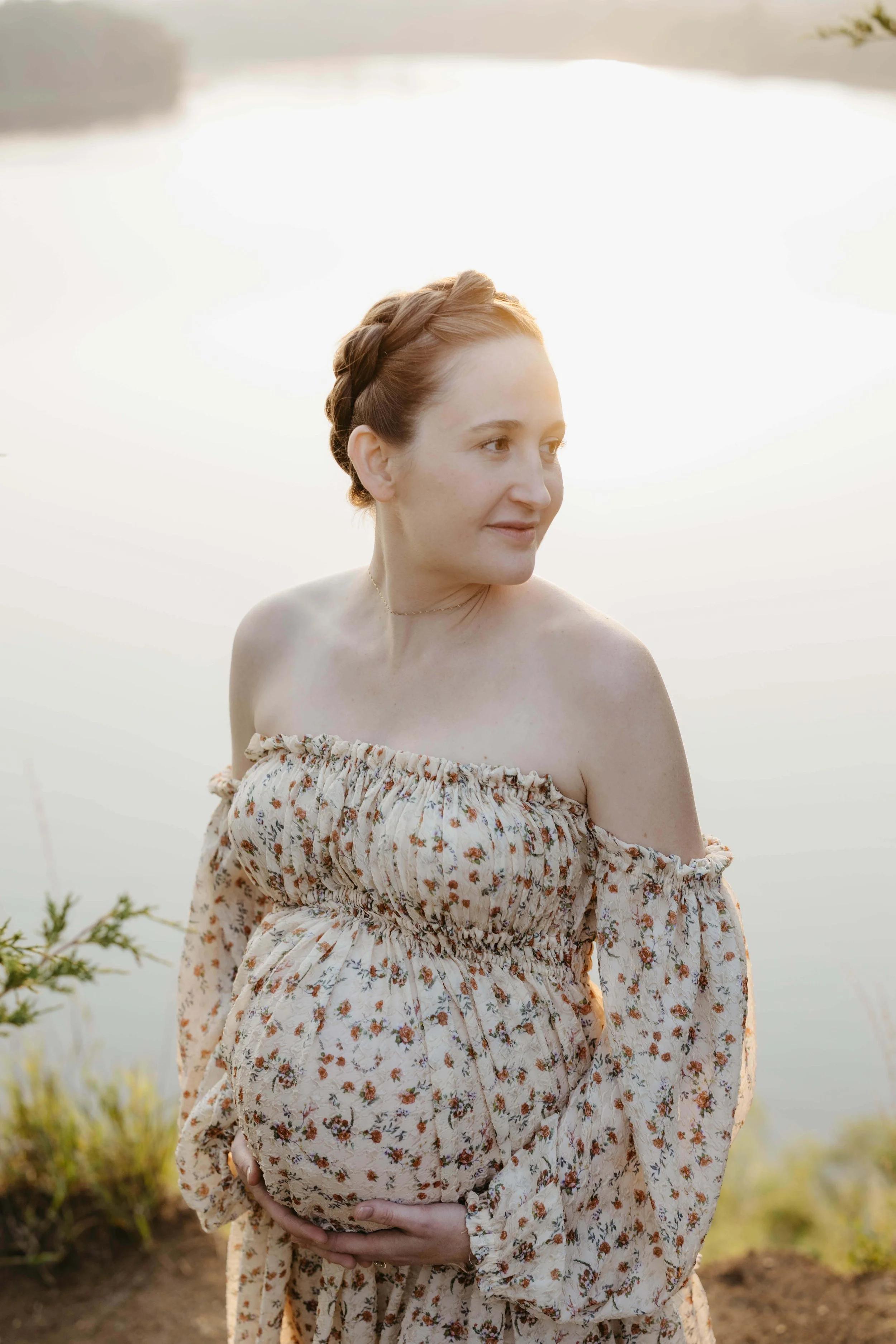 Mother doing maternity photos at Lake Alvin near Sioux Falls, South Dakota. Photographed by Jenna Heckel Photography.