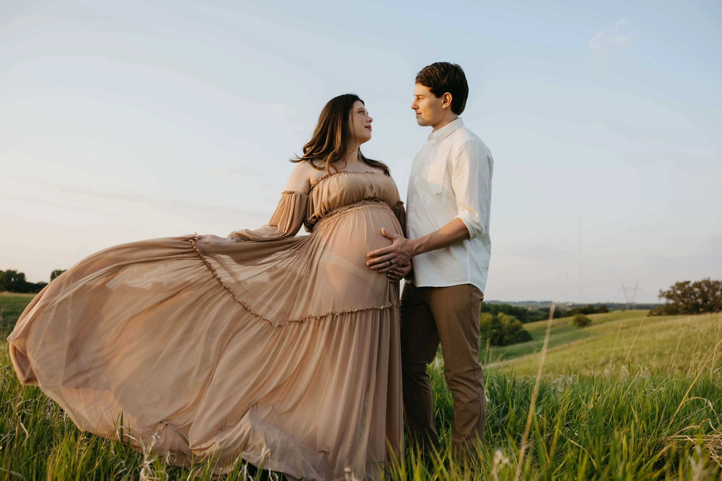 Couple doing maternity photos at Good Earth State Park near Sioux Falls, South Dakota. Photographed by Jenna Heckel Photography.