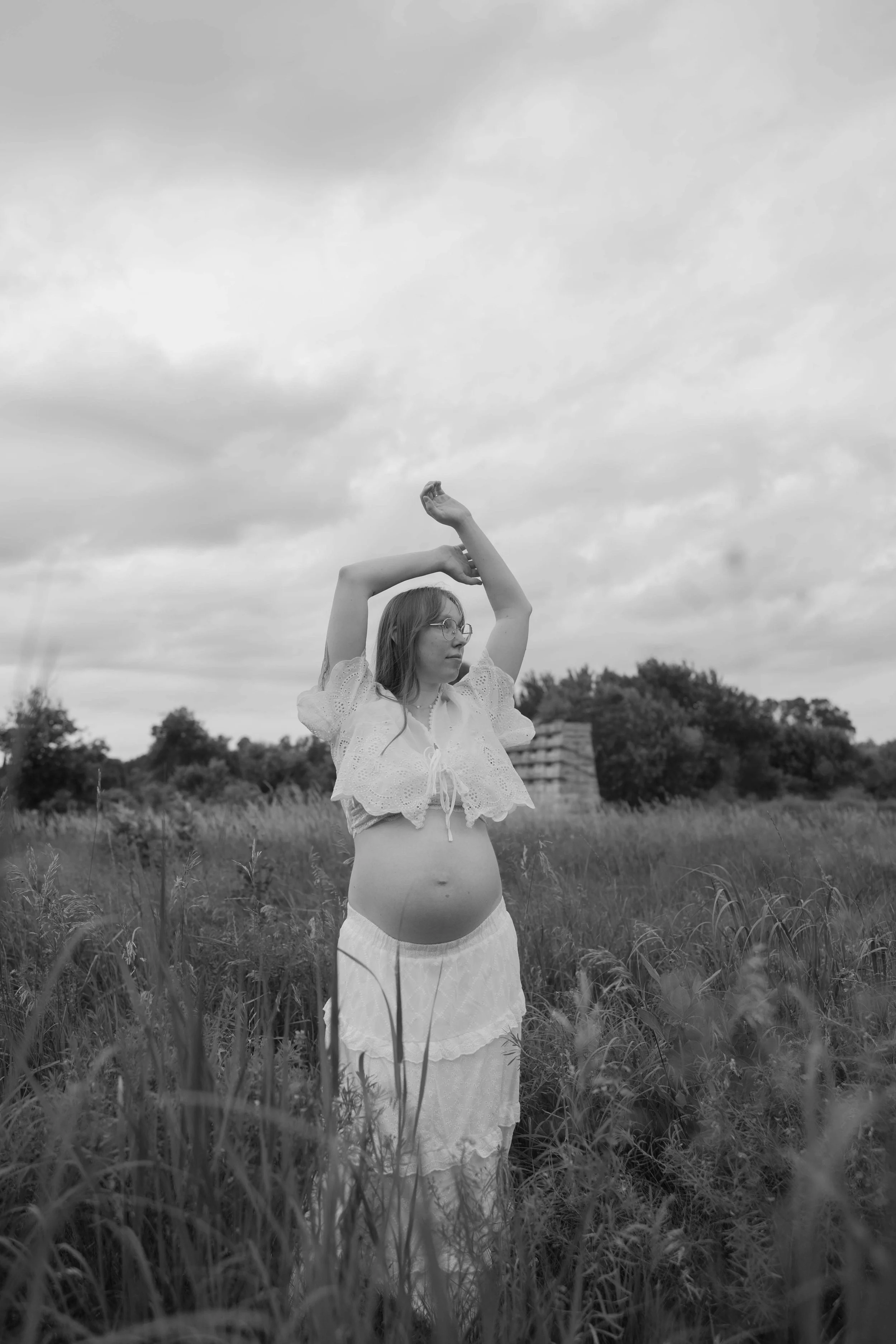 Mother doing maternity photos at Mary Jo Wegner near Sioux Falls, South Dakota. Photographed by Jenna Heckel Photography.