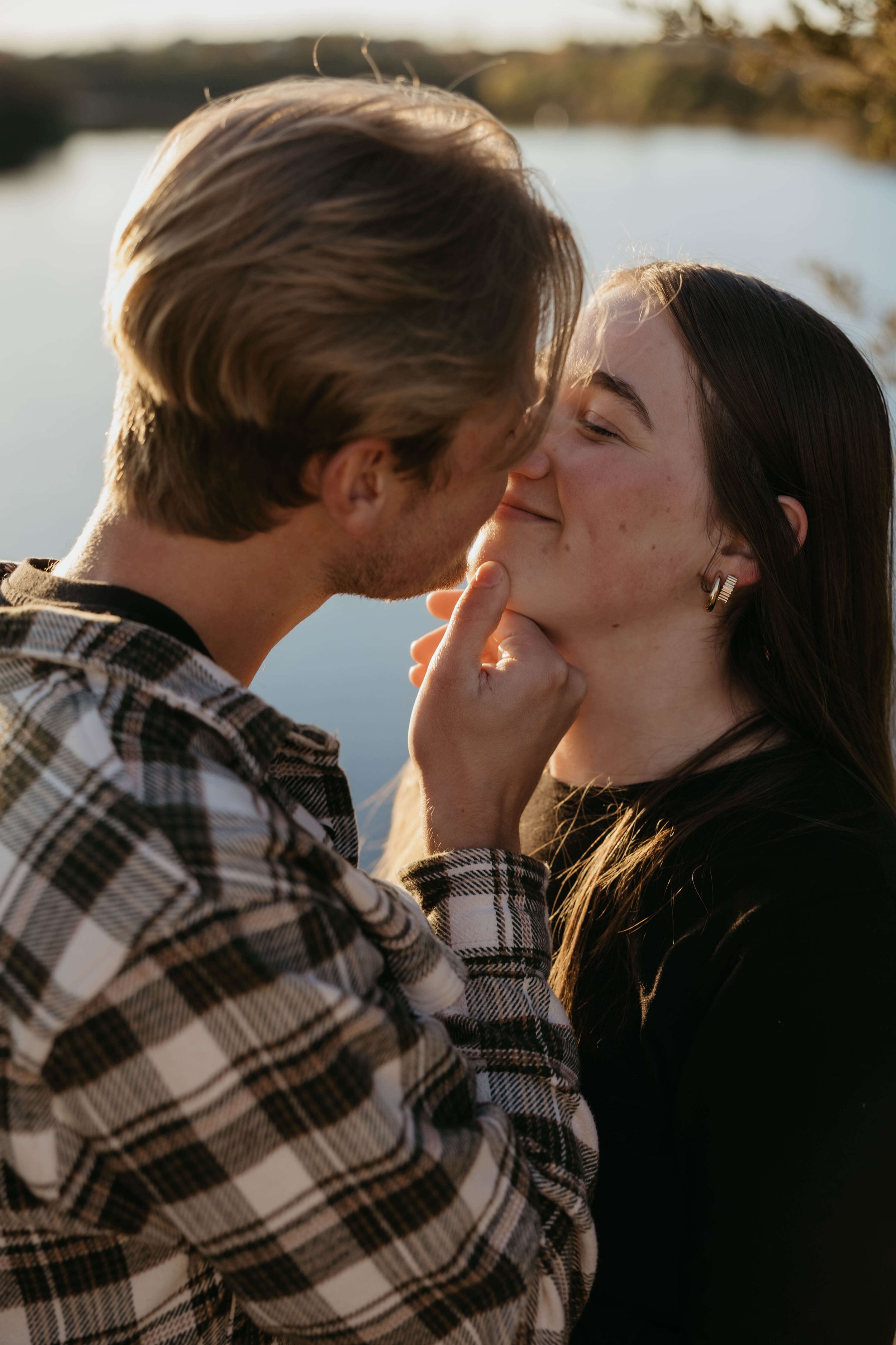 Fall engagement session at sunset with Jenna Heckel photography at Lake Alvin near Sioux Falls.