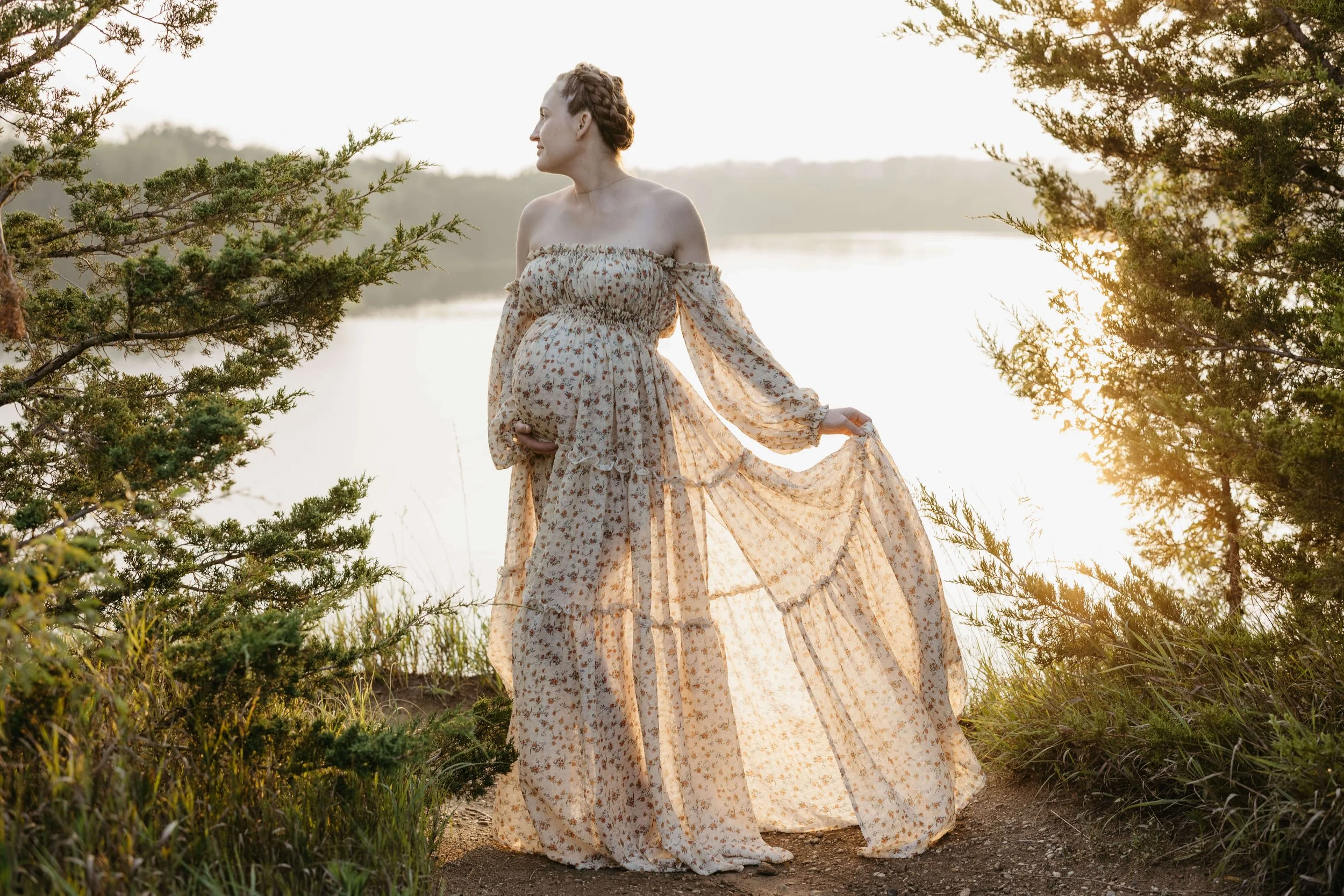 Mother doing maternity photos at Lake Alvin near Sioux Falls, South Dakota. Photographed by Jenna Heckel Photography.