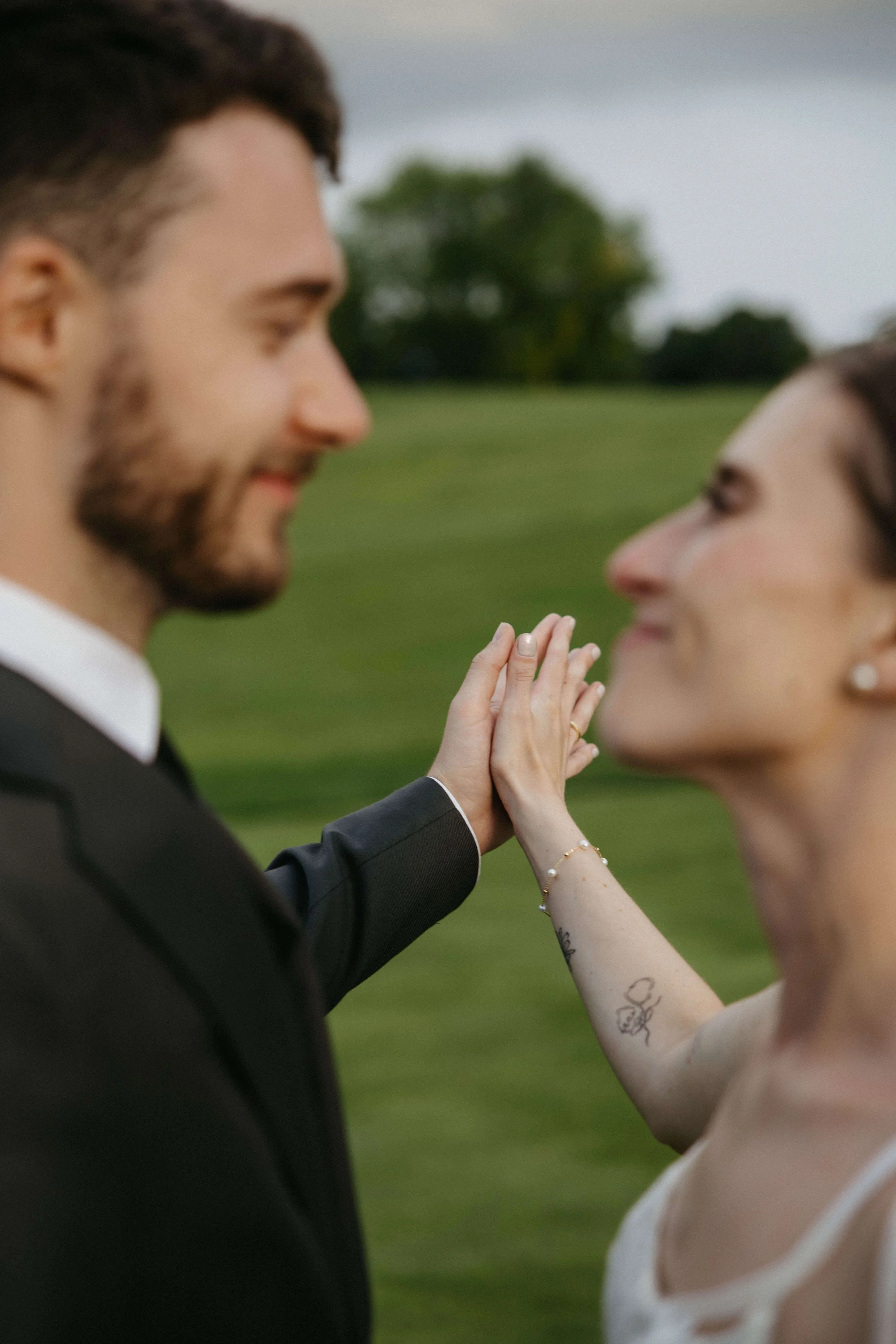 Couple doing dreamy sunset portraits at the Country Club in Sioux Falls, South Dakota with Jenna Heckel Photography.