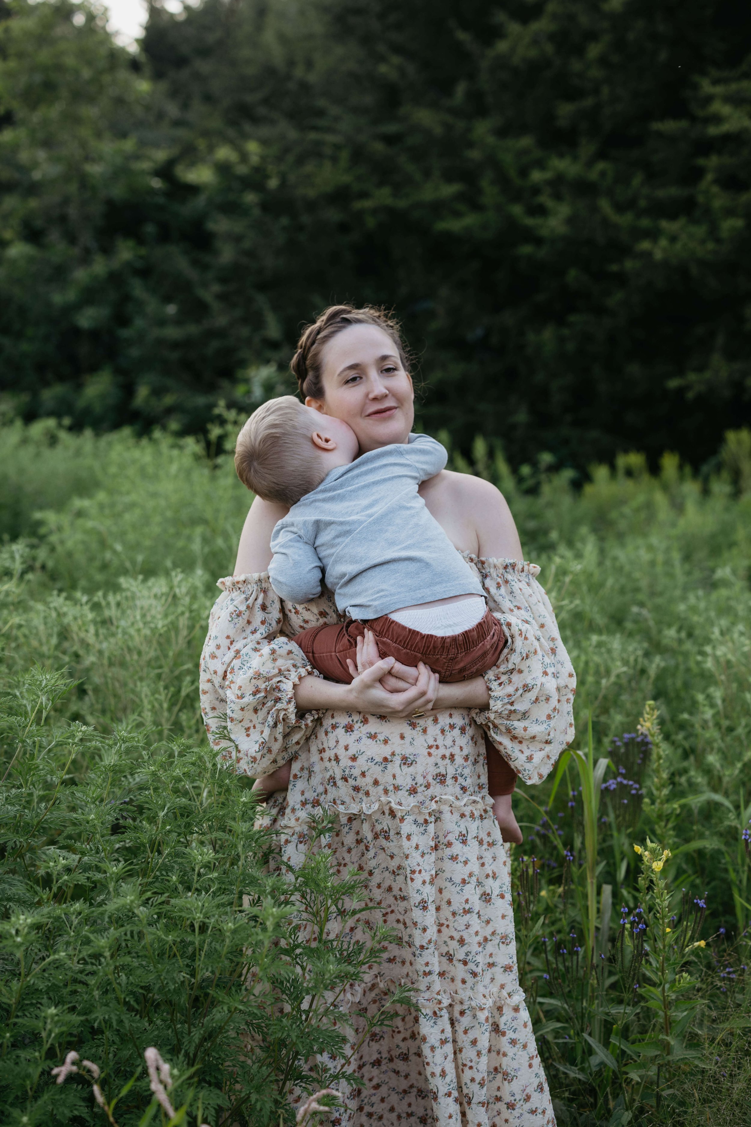 Mother and child doing maternity photos at Lake Alvin near Sioux Falls, South Dakota. Photographed by Jenna Heckel Photography.