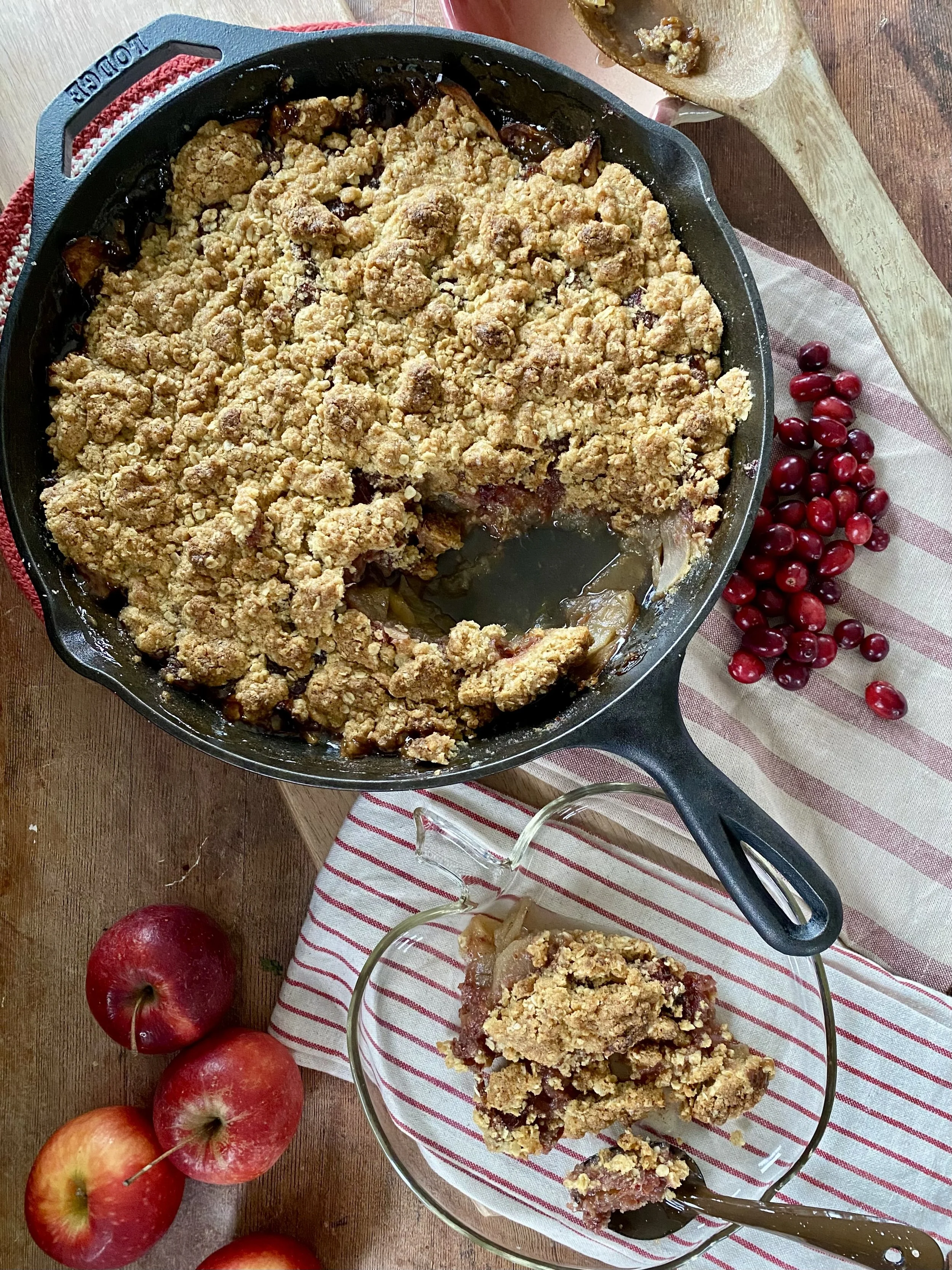 Apple Cardamon Crumble with Date and Cranberry 