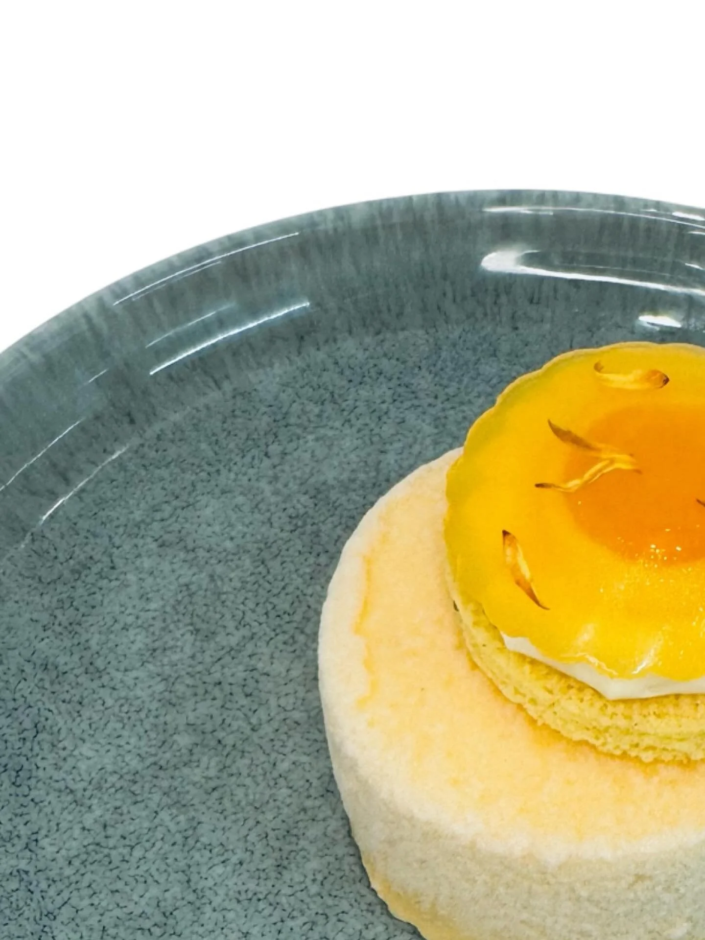 Don’t forget to get your order in for tomorrow! 
I’m not completely happy with the finish of this one, but the flavour is π₯ I love mandarins but I’ve never been 100% happy whenever I’ve used them in a dessert until now. 
Th