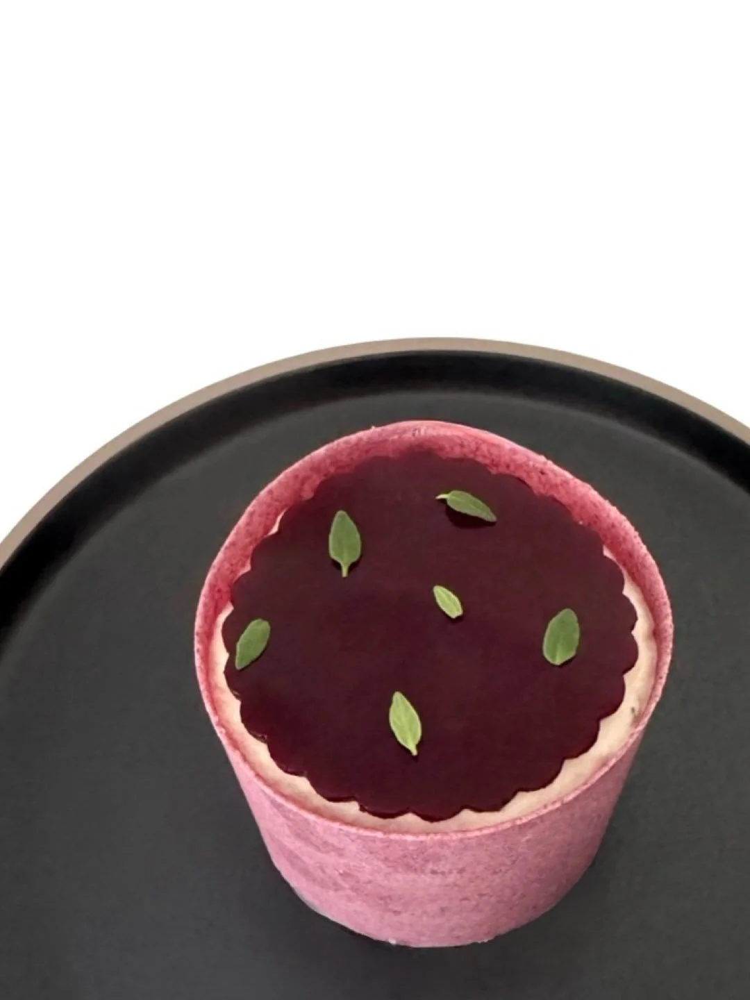 A little Boysenberry petit g&agrave;teau action on the menu for this Saturday&hellip;

Creamy Vanilla mousse, Brown butter Sabl&eacute; Breton, Boysenberry &amp; Elderflower compote &amp; Thyme-infused Lime cr&eacute;meux. Finished with Boysenberry v