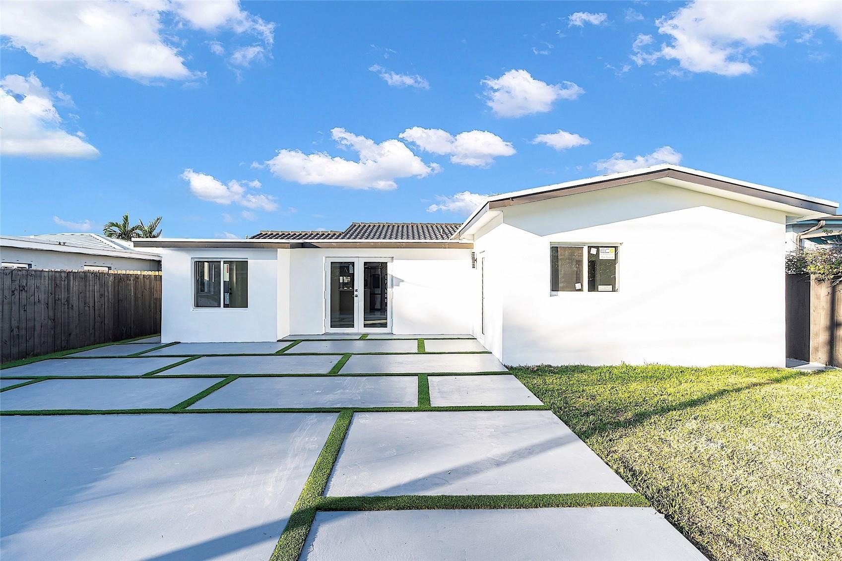 5 Bed Home in Coral Terrace | For Sale