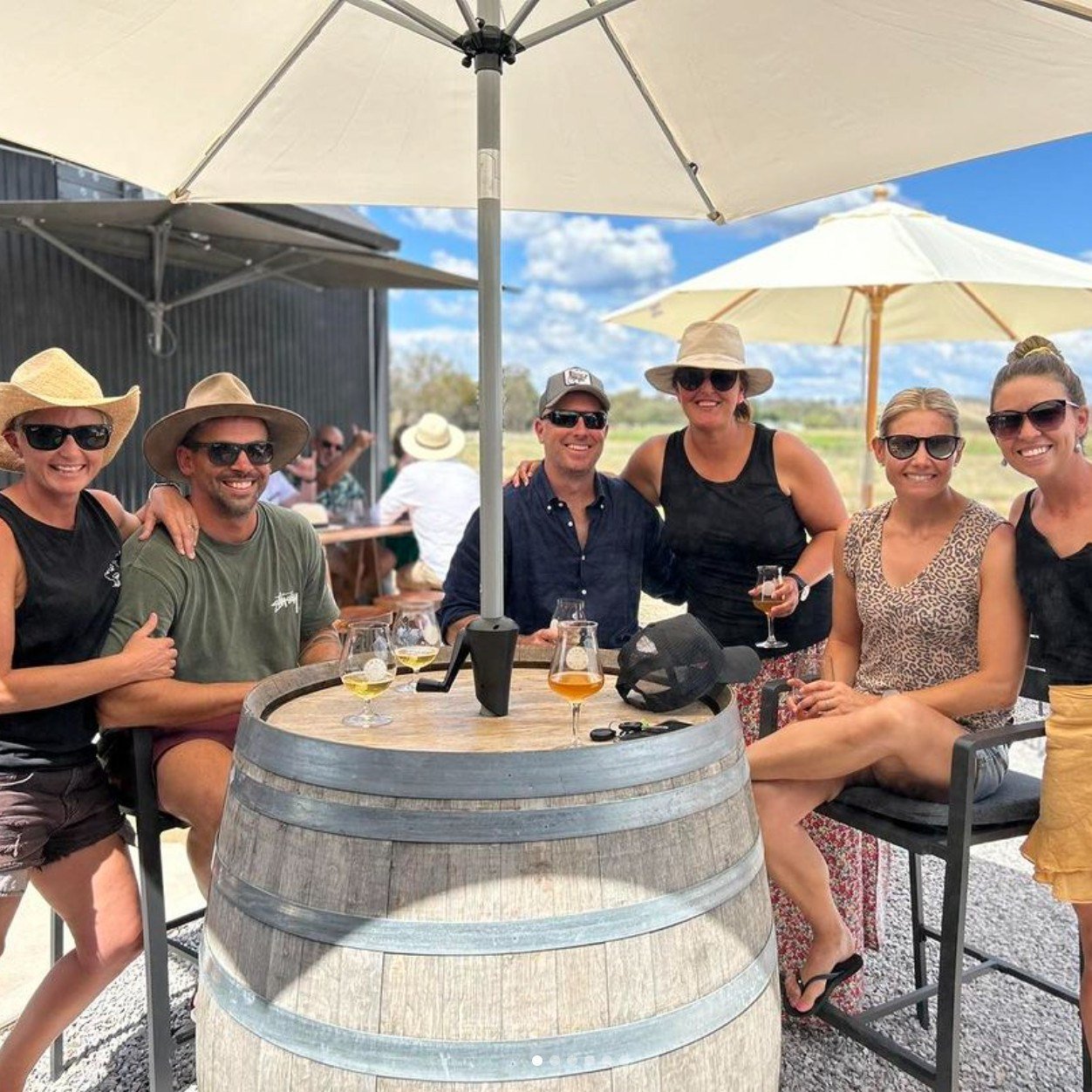 In town for the weekend? We&rsquo;ve got you covered with all the fun Mudgee has in-store over the coming days&hellip; 😉👌
 
🚚 Spend today feasting with the @nackersmudgee  food truck pop-up at @smallbatchbrew from 12pm
 
💋 Gather your besties for