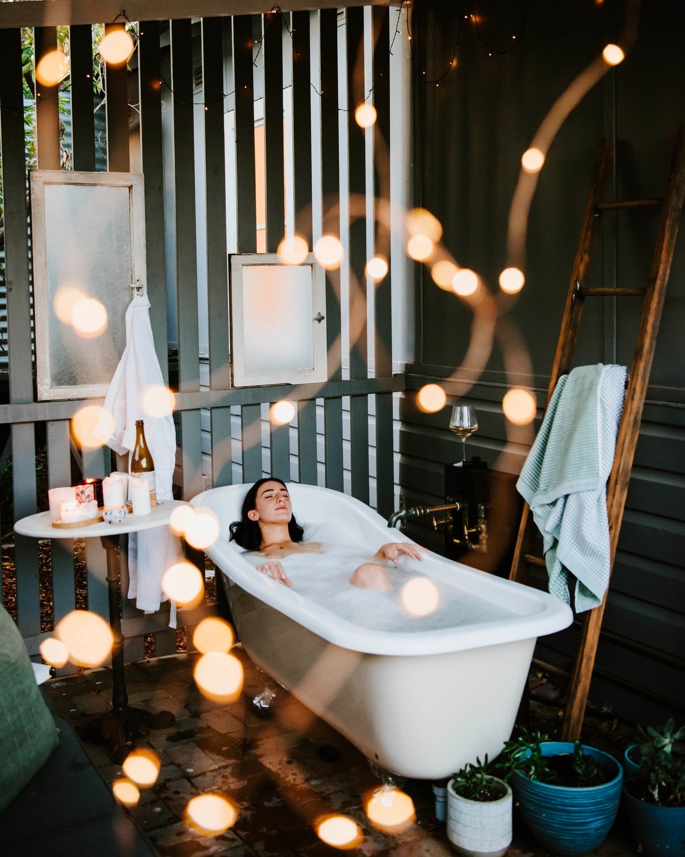 Sunday self-care vibes ✨ Save this post for inspo for planning your own Mudgee wellness retreat, featuring dreamy baths to soak the stress away, snuggling up by an outdoor fire, lazy days spent relaxing &amp; a much-needed dose of nature 🍃
 
 
 
 
 