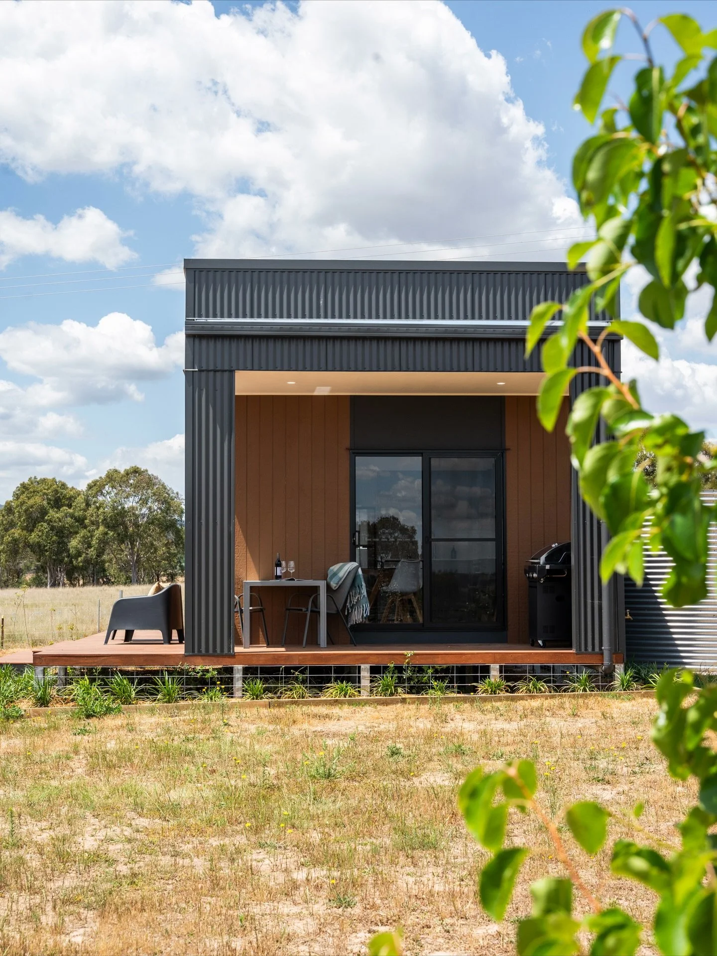 NEW PROPERTY | Sevillano 🍃
 
Escape the grind to this chic one-bedroom cottage on a family-run olive grove. An open living area &amp; large windows bring the countryside in, while the patio creates a private place to soak in the views &amp; fire up 