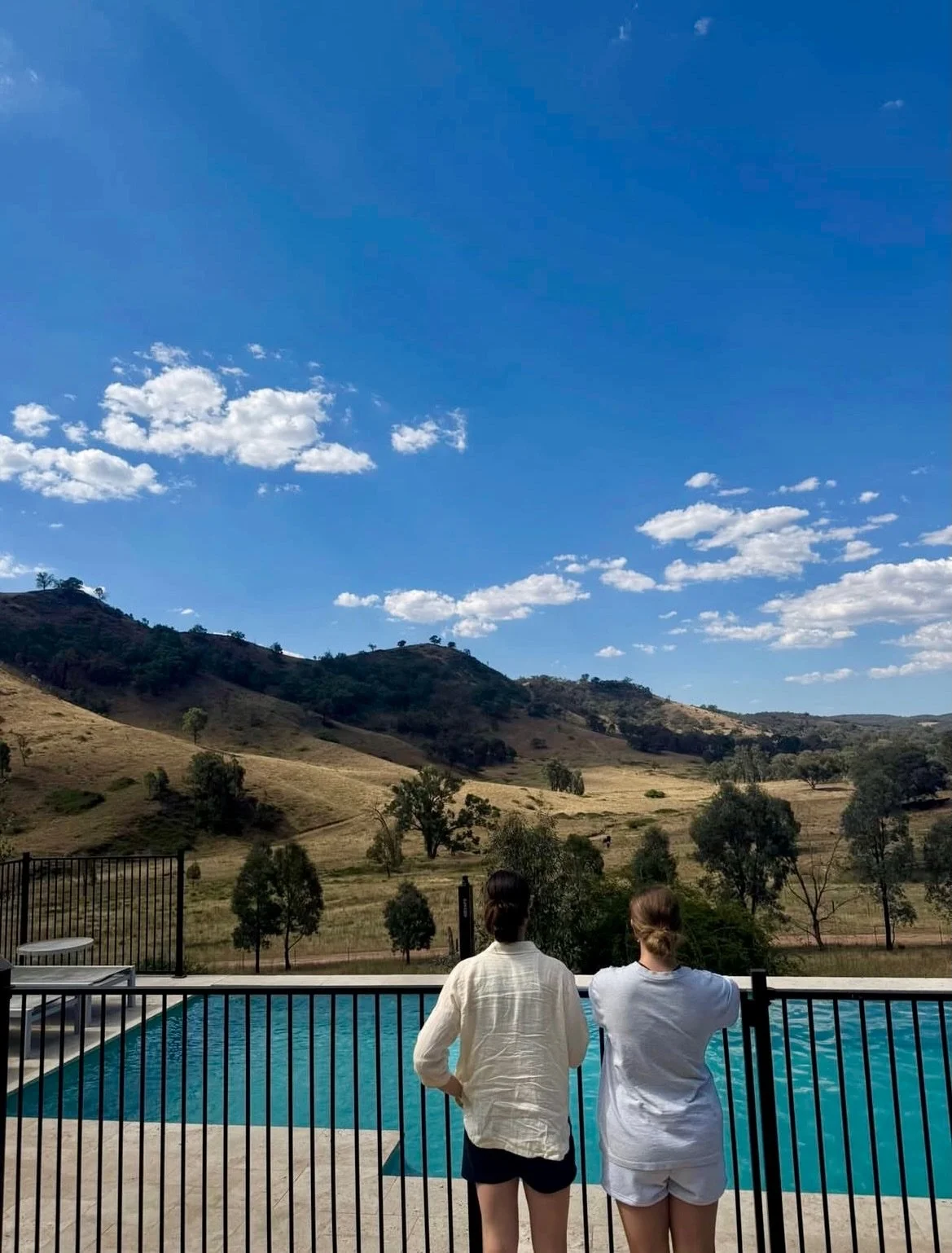 Mudgee travel, Bliss style 😍 Here&rsquo;s how a few of our gorgeous guests enjoyed their blissful getaways this summer ☀️ 
 
1 - pool with a view at Seven Tree Hill 📷 @emilymadelinesmith
 
2 - wading through the Cudgegong River at @river_ranch_mudg