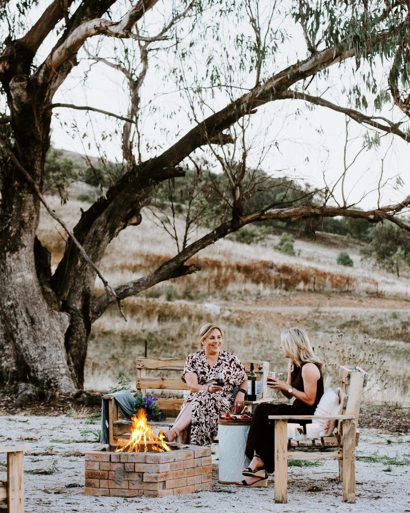 Autumn has arrived in Mudgee &amp; we&rsquo;ve got fire pits on the brain 🍂🔥 When the temperatures cool, there&rsquo;s nothing better than being fireside in a Bliss home, under the stars or cosied up indoors 😍 Start planning your winter escape on 
