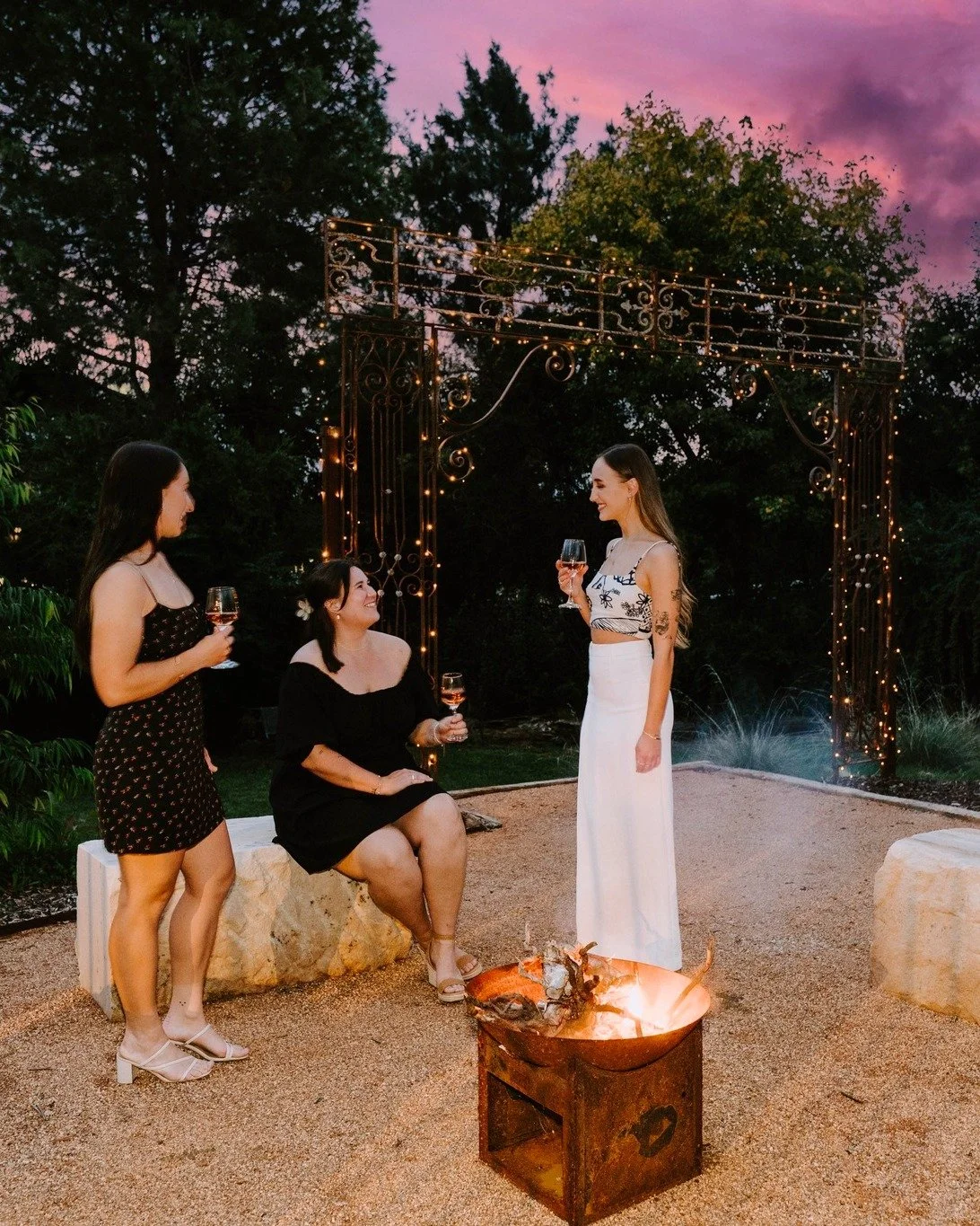 Time to plan your next escape? We&rsquo;ve got our eyes on the ANZAC long weekend with stays like these 👉🏼😍 Mudgee&rsquo;s event calendar is stacked with family-friendly fun, tasty food pop-ups &amp; cellar door celebrations 🤗
 
🏡 Moonlight
 
🏡