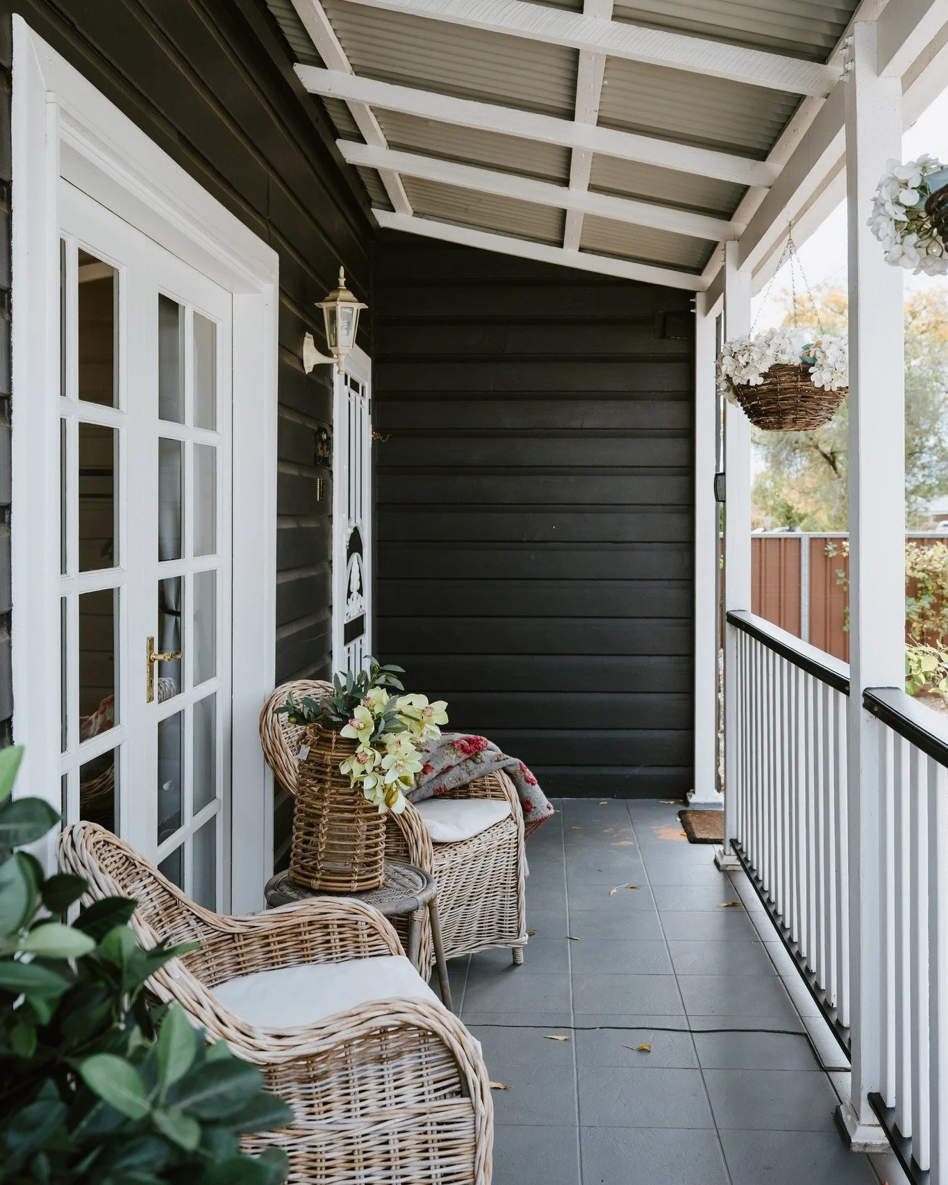 SPOTLIGHT | Mudgee Maison 🌸
 
This French provincial country cottage is your go-to winter hideaway, with a wood-burning fireplace, outdoor firepit, cosy bedrooms &amp; old-world charm. Every room is brimming with French country charm, from the kitch