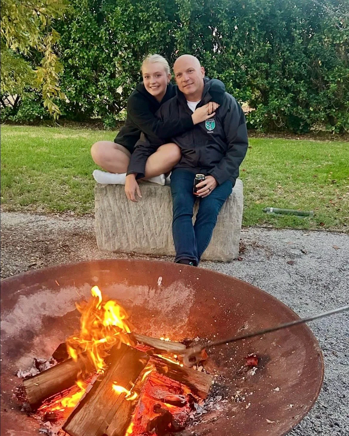 Winter has arrived &amp; so have our guests 😍🔥 From fire pits under starry skies to cosying up by the indoor fireplace, here&rsquo;s a few ways our guests have enjoyed their blissful Mudgee stays 🤗✨
 
🏡 Putta Bucca Manor + Frantoio Cottage + The 