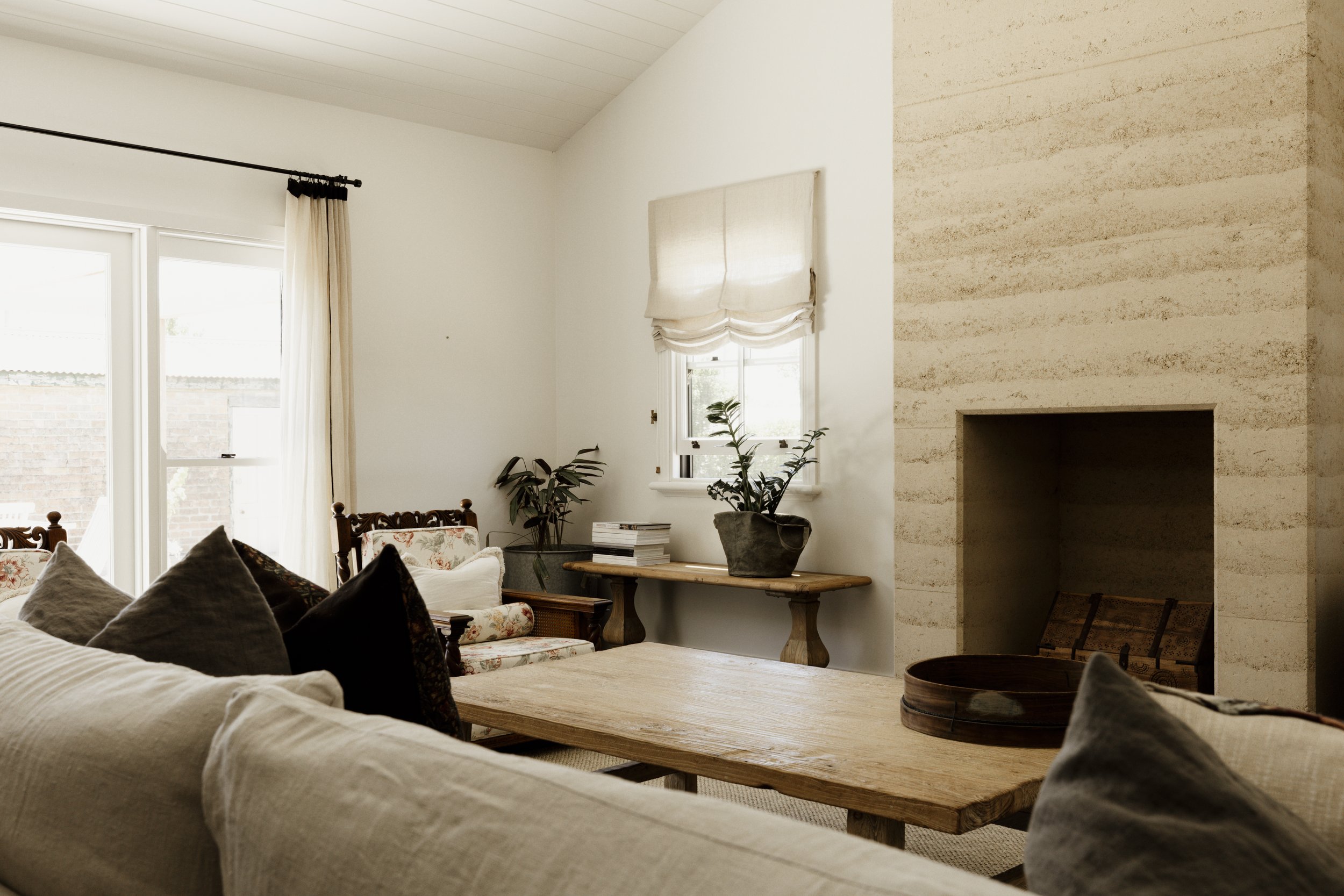 Airdrie mudgee accommodation fireplace