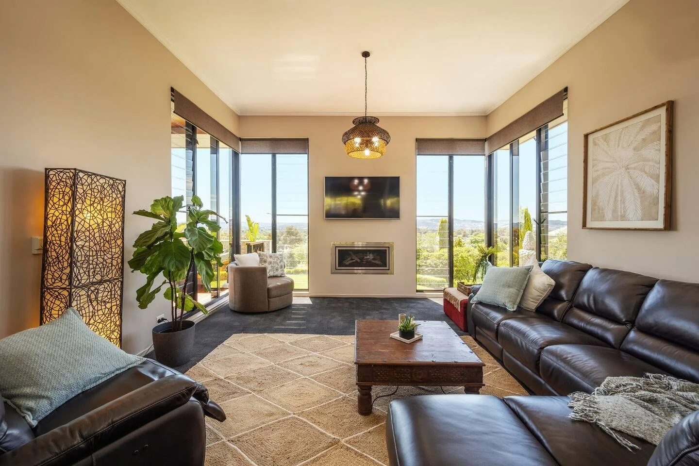 Airbnb fireplace Accommodation Mudgee Pet Stays Fenced