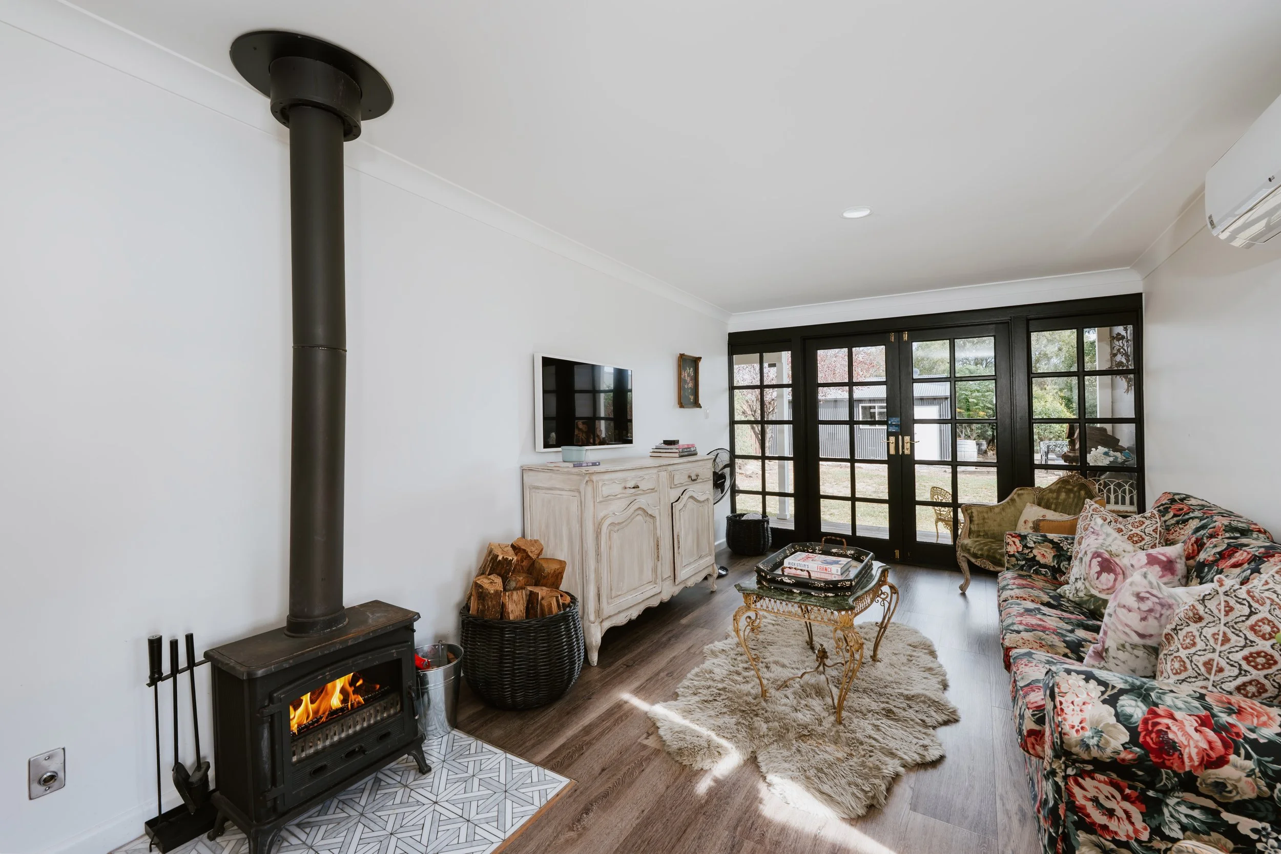 Mudgee Maison Mudgee fireplace Accommodation Bliss Stays