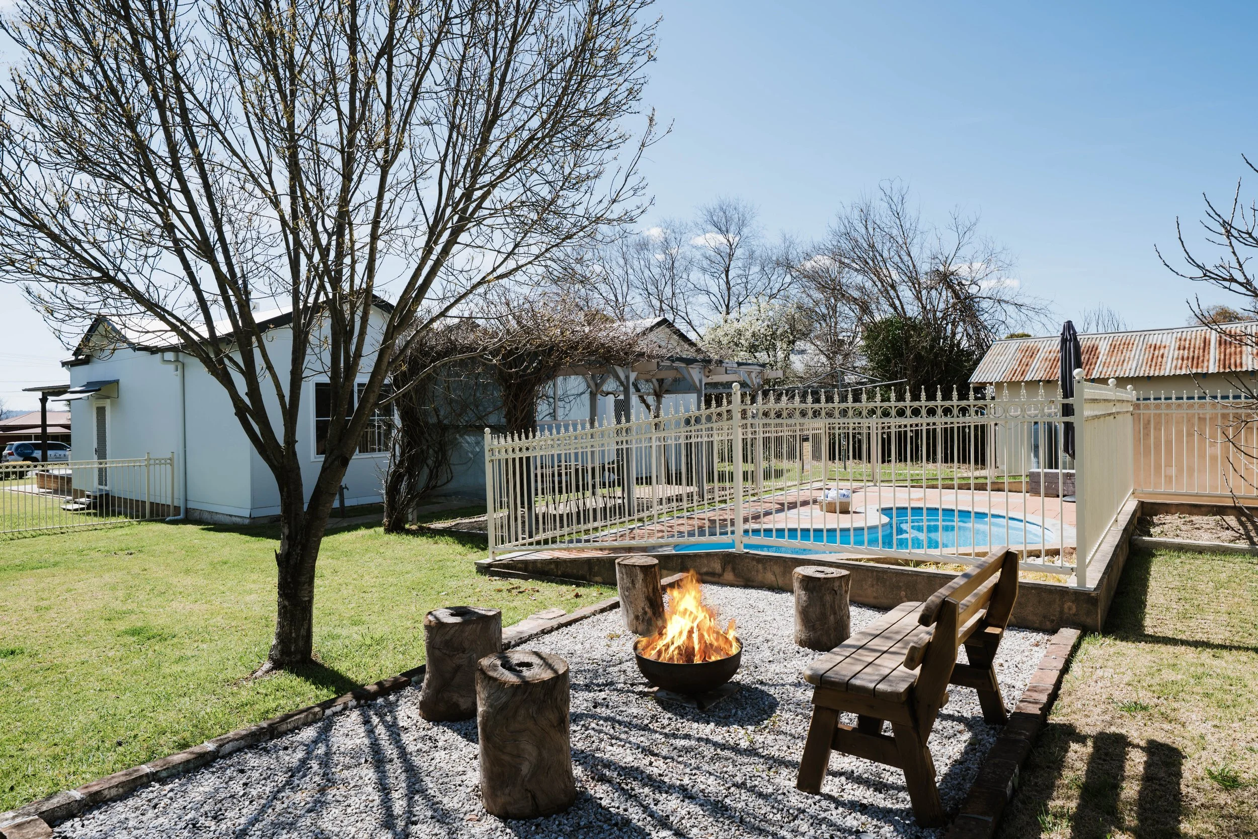 Mudgee accommodation with fire pit and pool