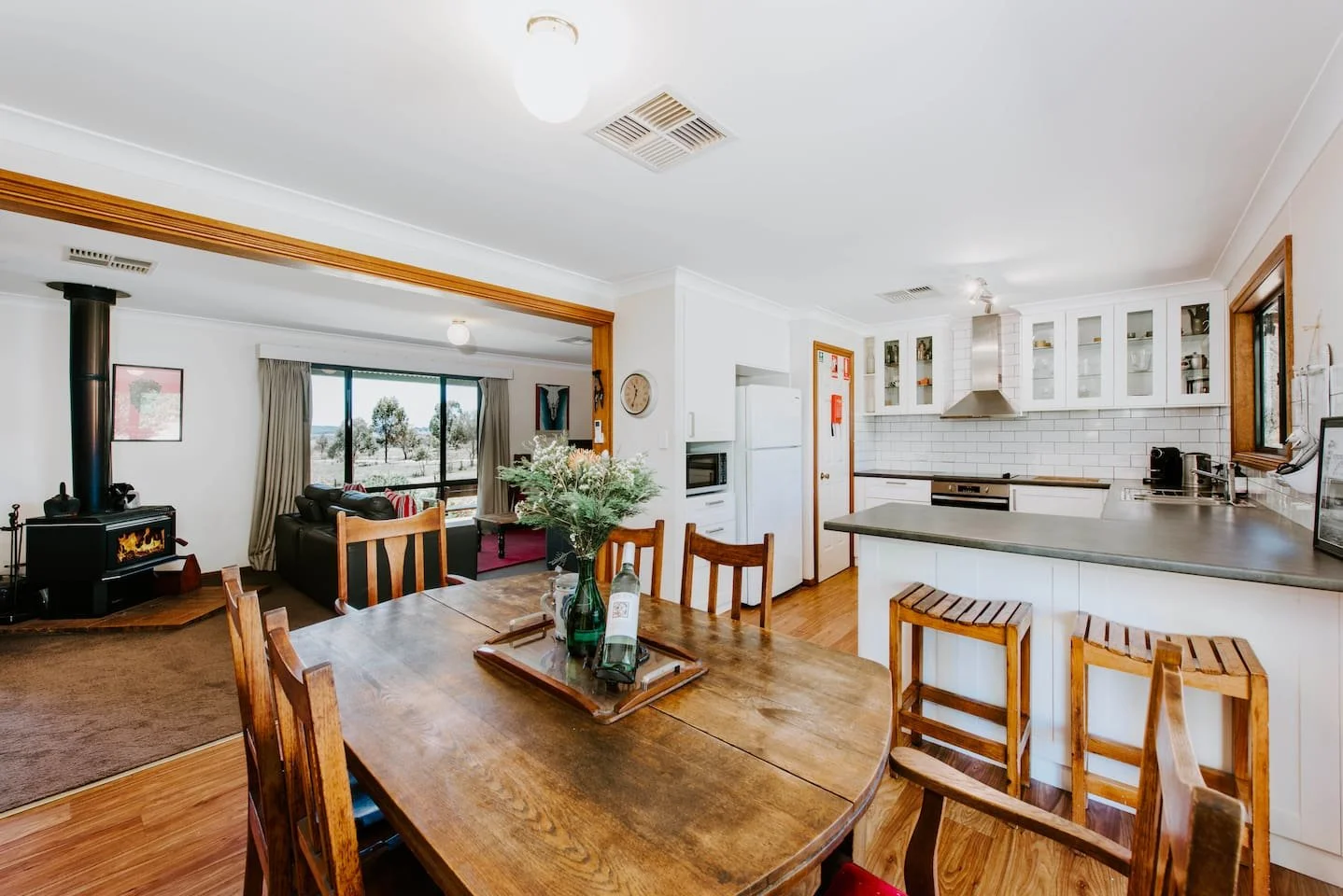 Ithaca Mudgee fireplace Accommodation Bliss Stays