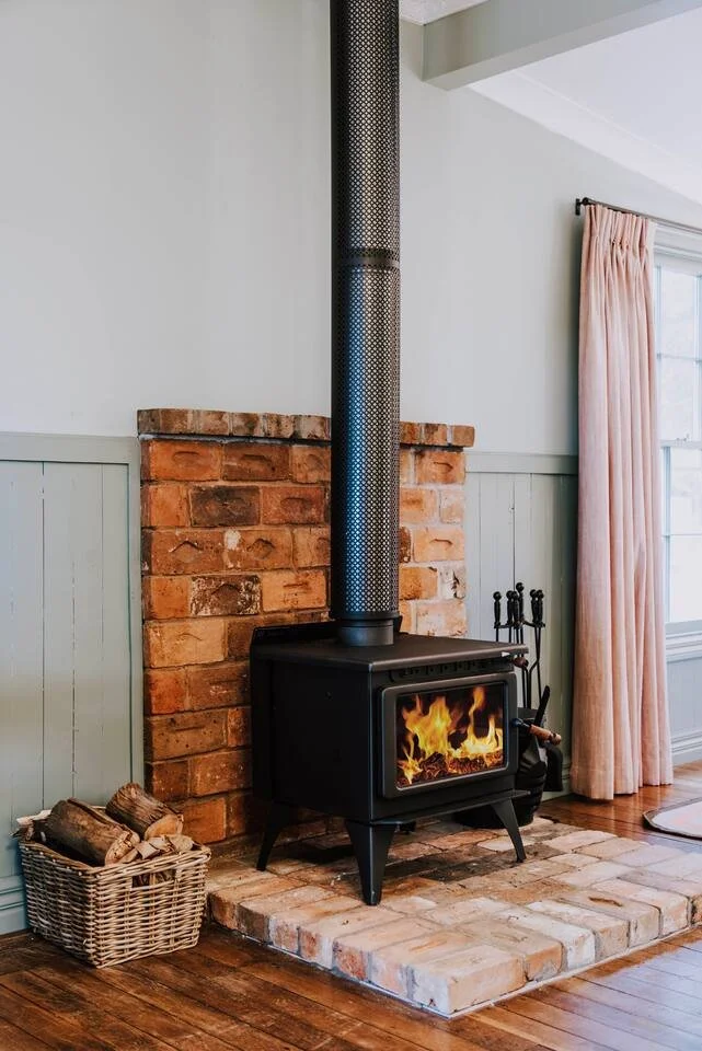 Black Springs, fireplace Mudgee Accommodation Holiday