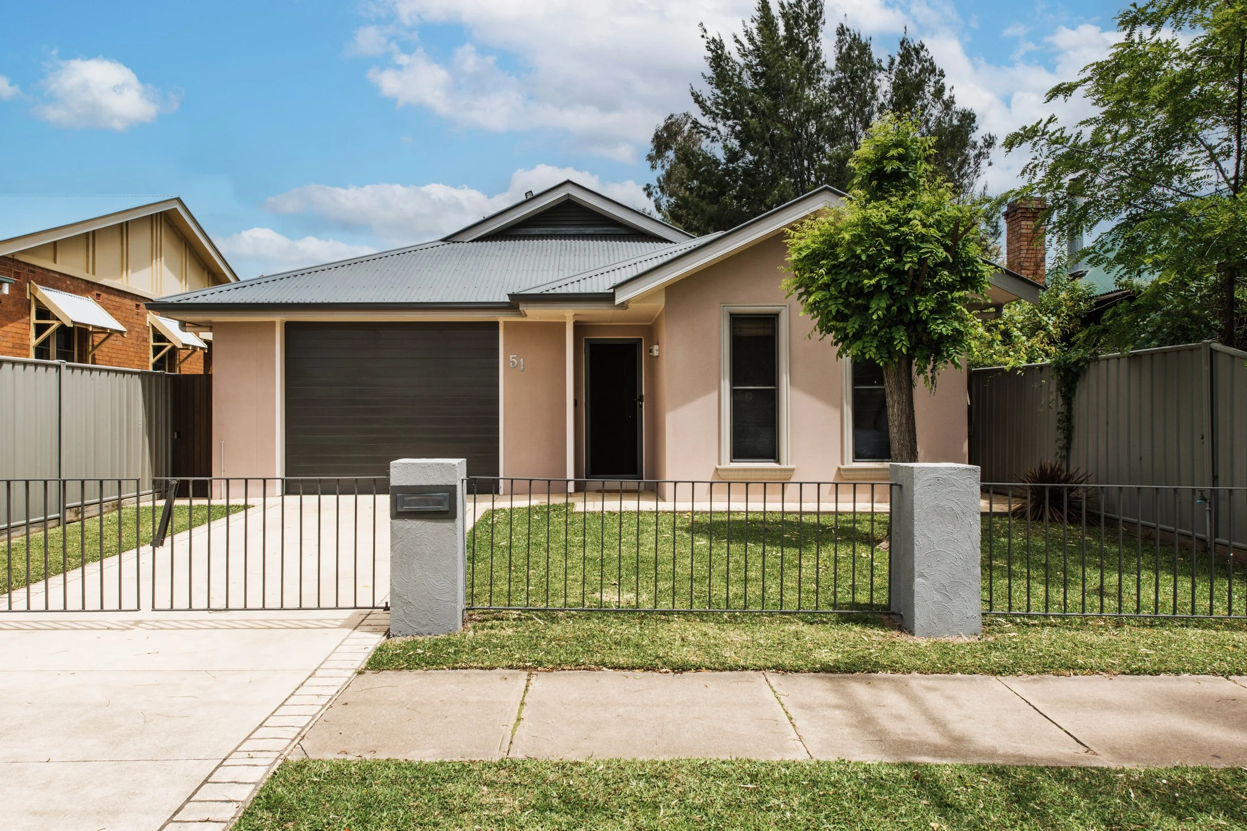 Gladstone Blush Mudgee Pet Friendly Accommodation Bliss Stays