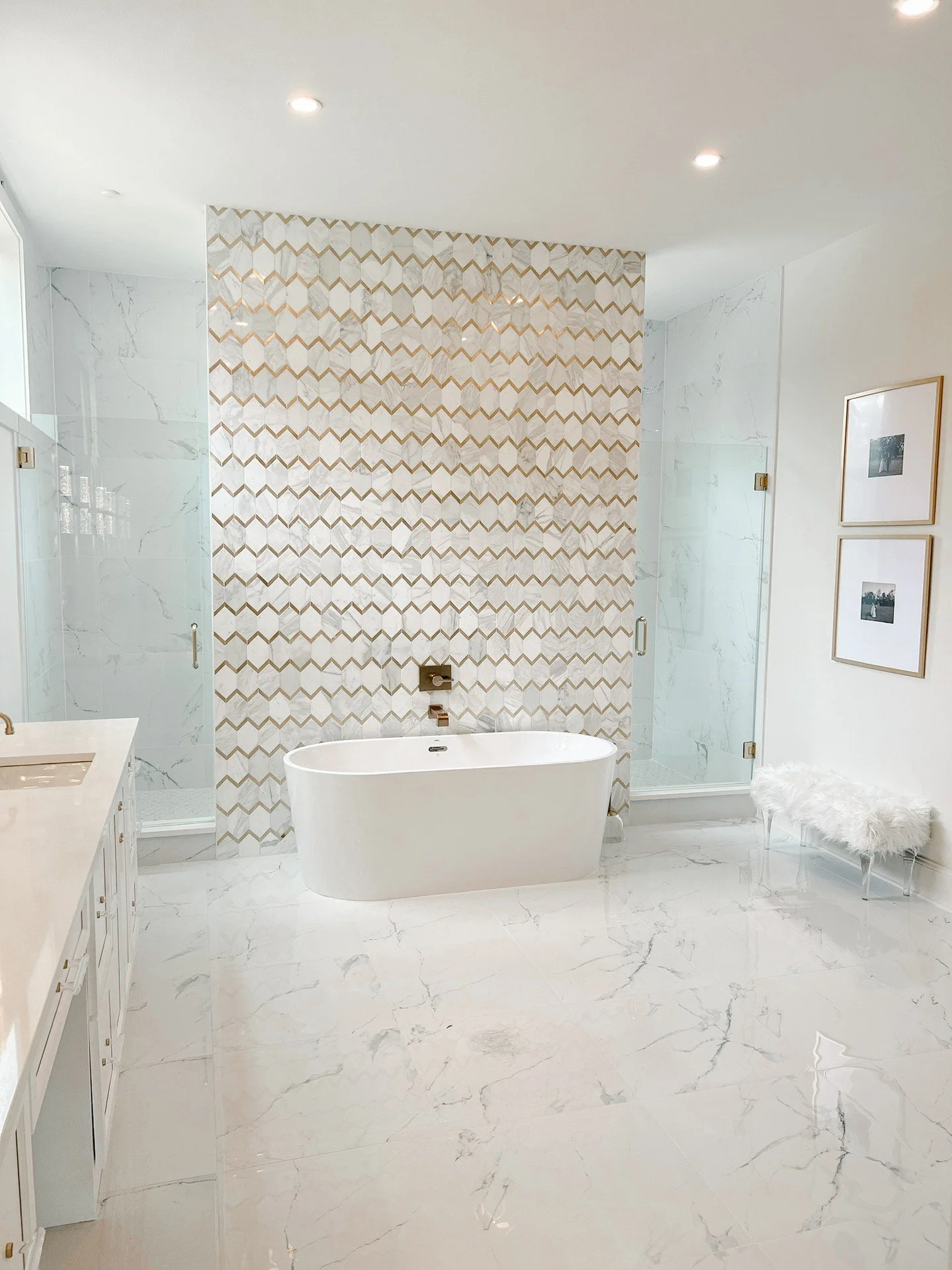 A bathroom should be more than functional&mdash;it should feel like your own private retreat.

This spacious, bright, and luxurious bathroom showcases how Beacon Builders transforms our clients&rsquo; dreams into reality. From high-end finishes to ca