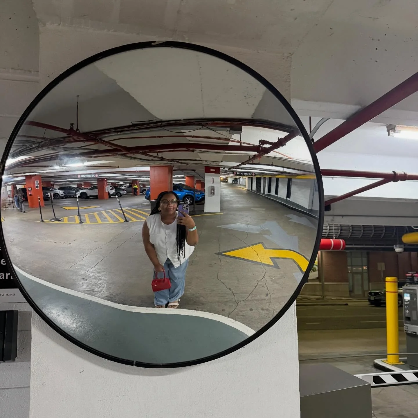 Broke people should never laugh 🤡 had A TIME watching @bobthedragqueen at @punchlinehouston