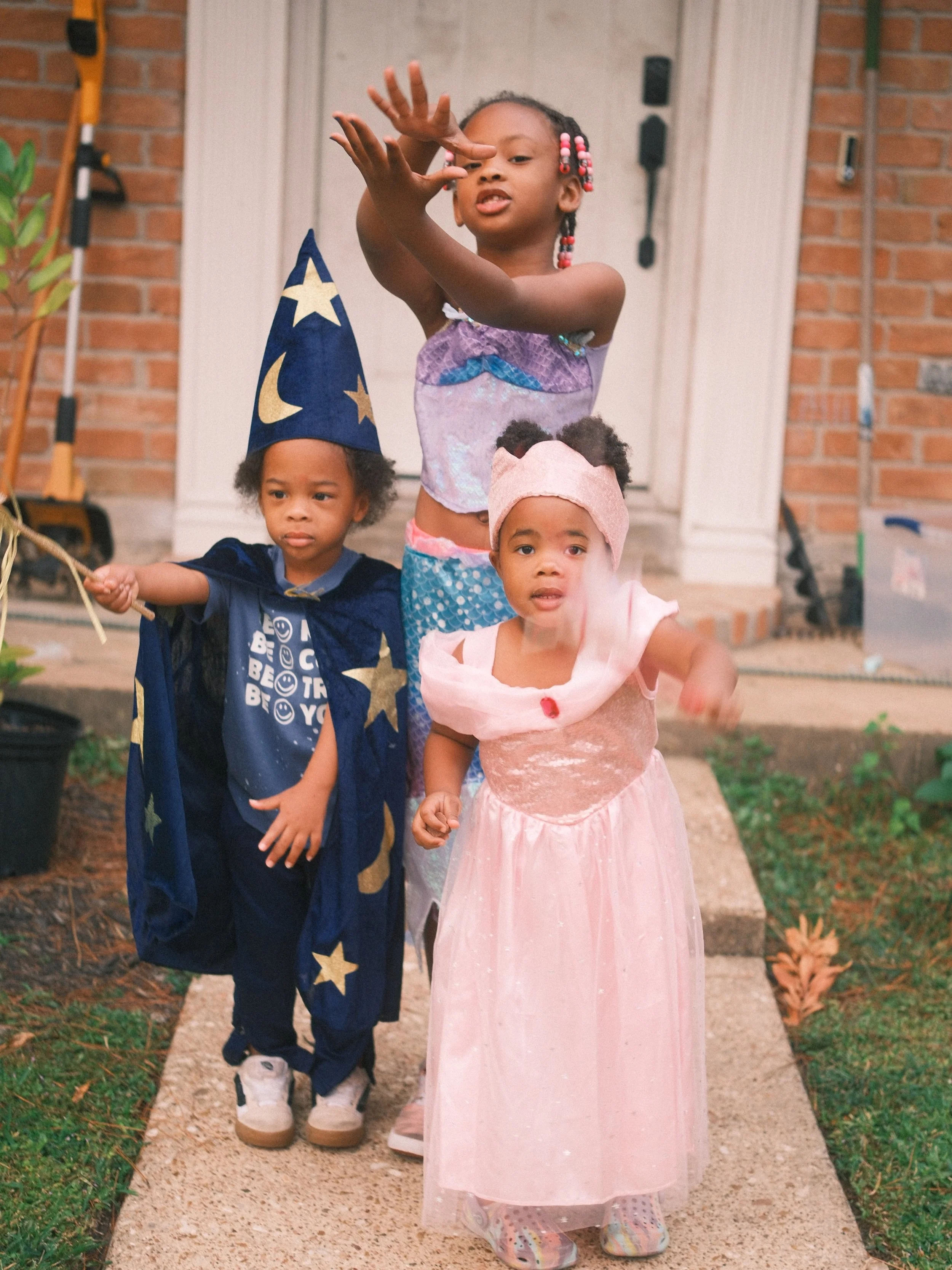Halloween parties galore today. The theme is...
🦄🧜🏽&zwj;♀️fantasy👸🏾🧙🏽&zwj;♂️