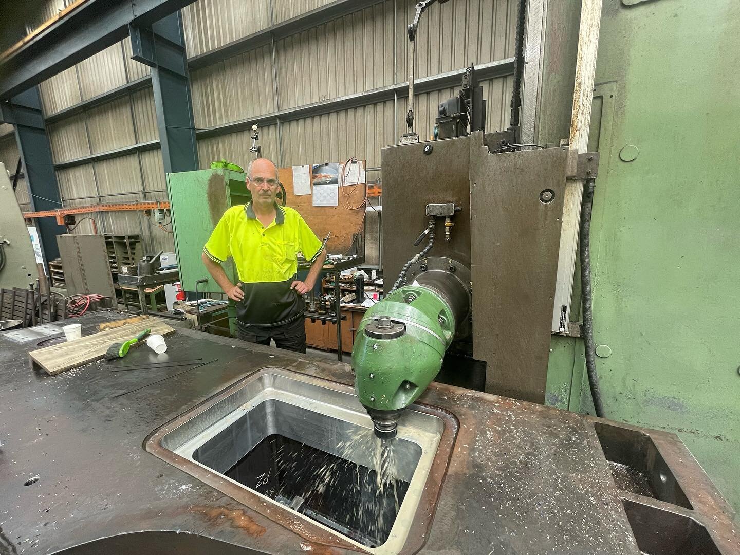 John puts the ripper cutter into action on the Keller like no thang!

JTE Est 1934.
Australian Engineering at its best. #machineshop 
#engineeringworkshop #melbourne #australia #millingmachine #lathe #cnc #cncmachining #welding #machinerestoration #s