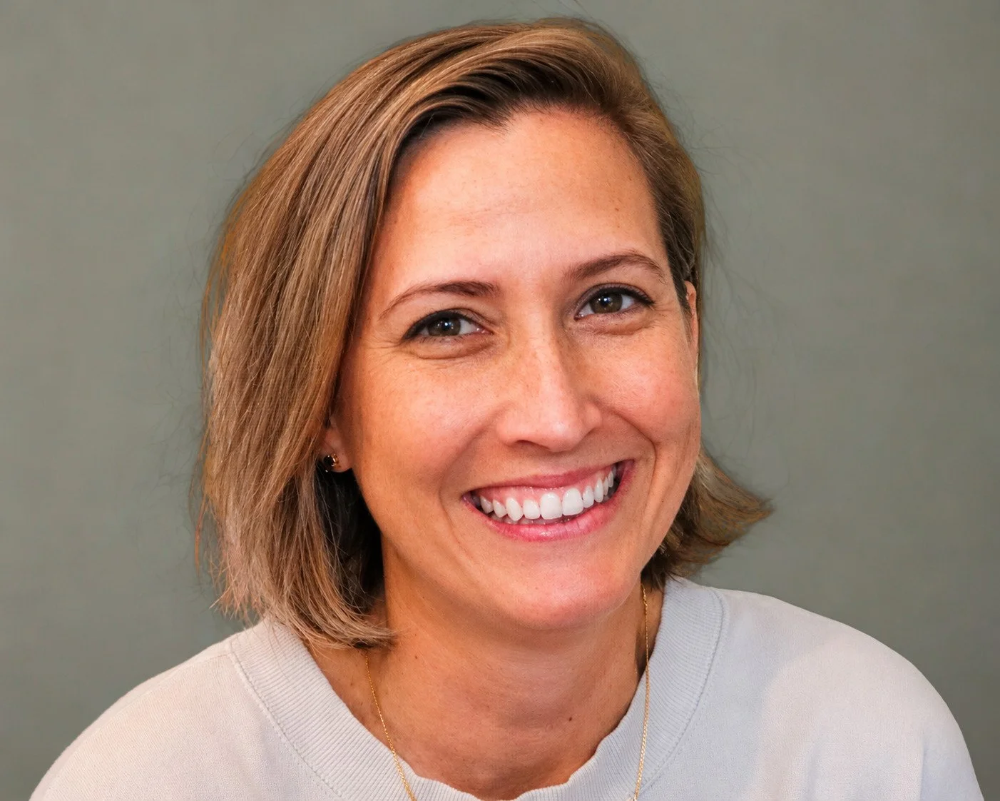 This is a photo of Mindy in a cream color shirt. She is a christian counselor and graduate level trauma therapist in San Antonio.