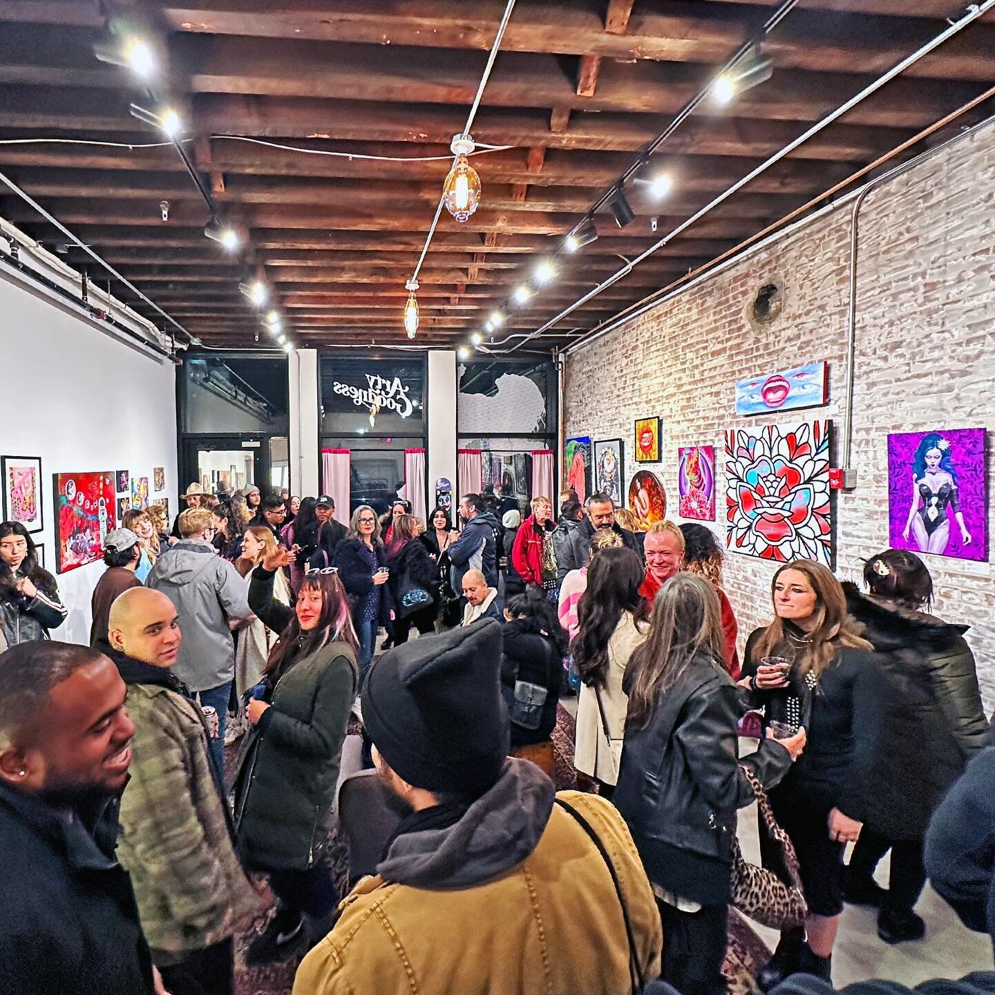 💛🧡 LOVE &amp; GRATITUDE 🩷❤️

...for the beautiful, epic crowd that showed up to celebrate these 20 incredible artists and International Women&rsquo;s Day at the opening reception for LET HER REIGN.

Miki Mu &bull; Eye Sticker &bull; Al Ruiz &bull;