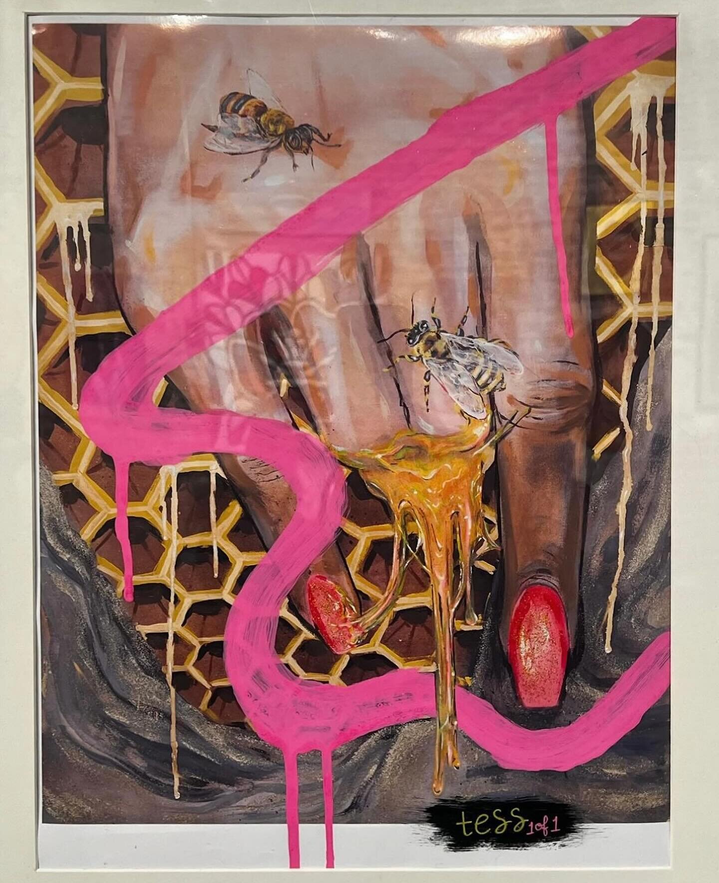 🔴SOLD‼️

🎉Congratulations @handoftess &amp; buyer!

Queen Bee, 2024
Artist: Tess Parker
1/1 Hand embellished print on photo paper, framed

Still lots of great art available to purchase!👀

👑 LET HER REIGN | Open until March 29 
An all-star lineup 