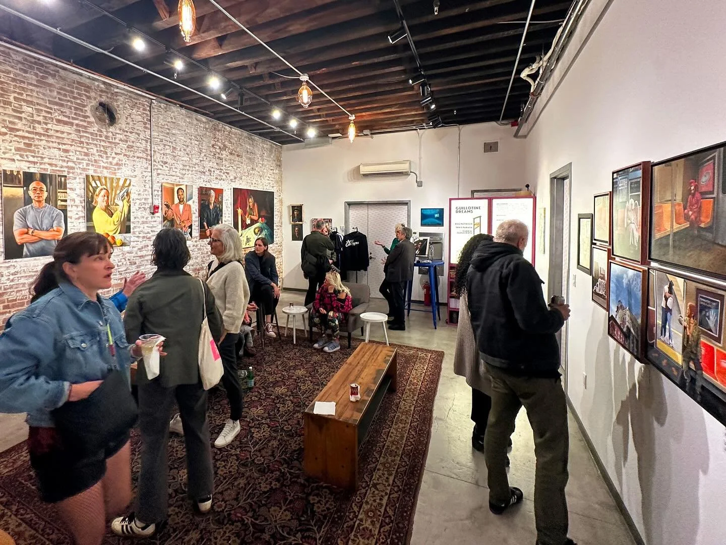 Good vibes last Friday night for the closing reception of Guillotine Dreams. 

Thanks to @gansettbeernyc for the crisp imbibements and to @the_legacy31 for keeping the ship afloat.

And congrats to Ernie on 2 more sales!

➡️ @boopaterson @ernieparada