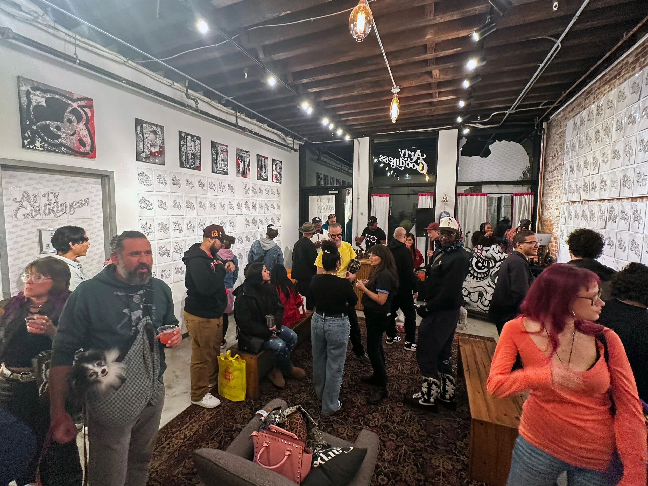 Friends, family and fans of Phetus all came out to show love for the artist and this remarkable solo show.🥂✨ 
There&rsquo;s still time to catch PROJECT 26 and to pick up a hand-drawn @phetus88 original + some sweet custom merch 🤩 

DM @artygoodness
