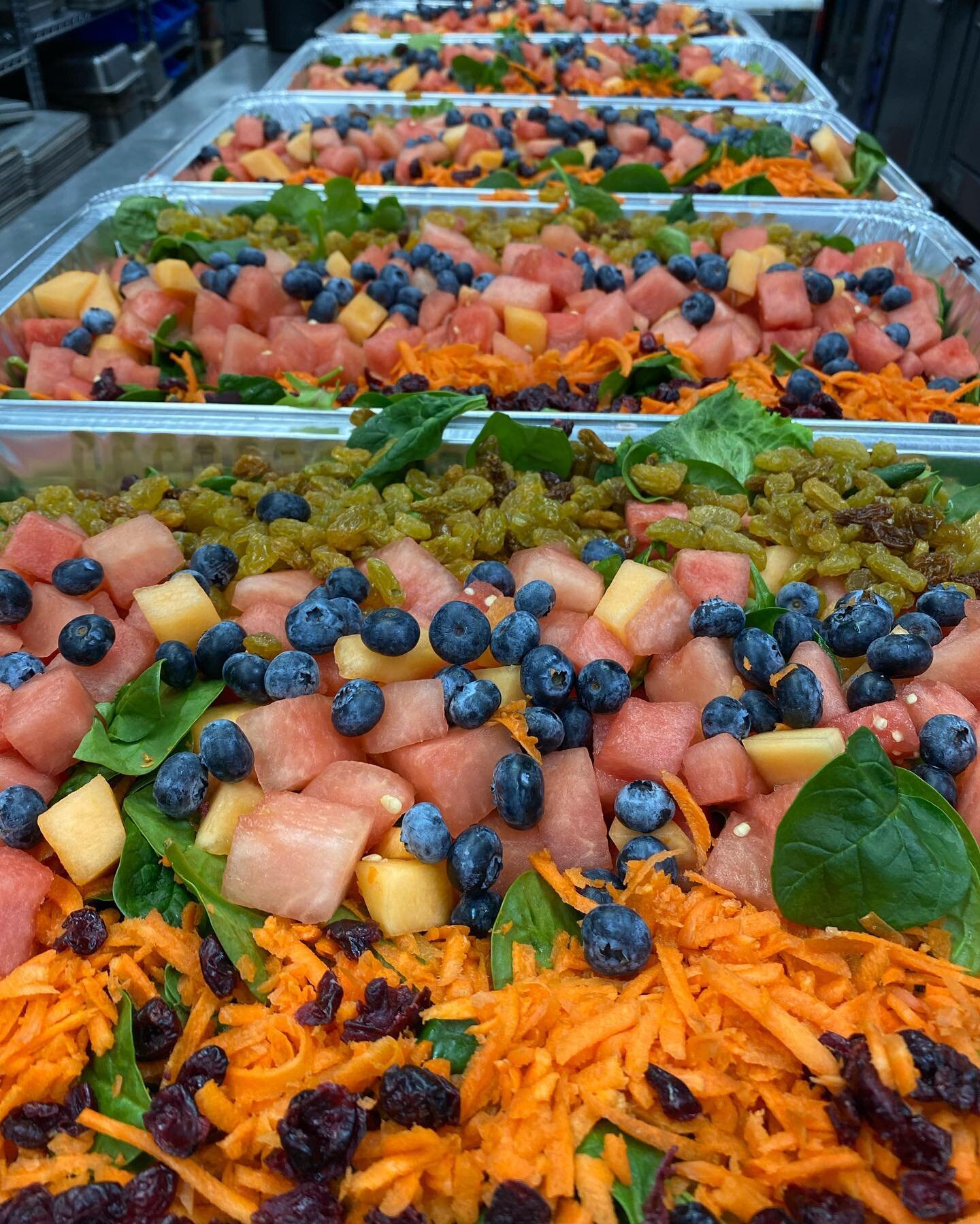 Large pans of goodness being prepared for large events&hellip; keep it fresh, healthy with pops of color #eventcatering #customizedmenu #corporatecaterer #weddingcatering #privatechef #freshvegetables #indio #indianwells #ranchomirage #palmsprings #p