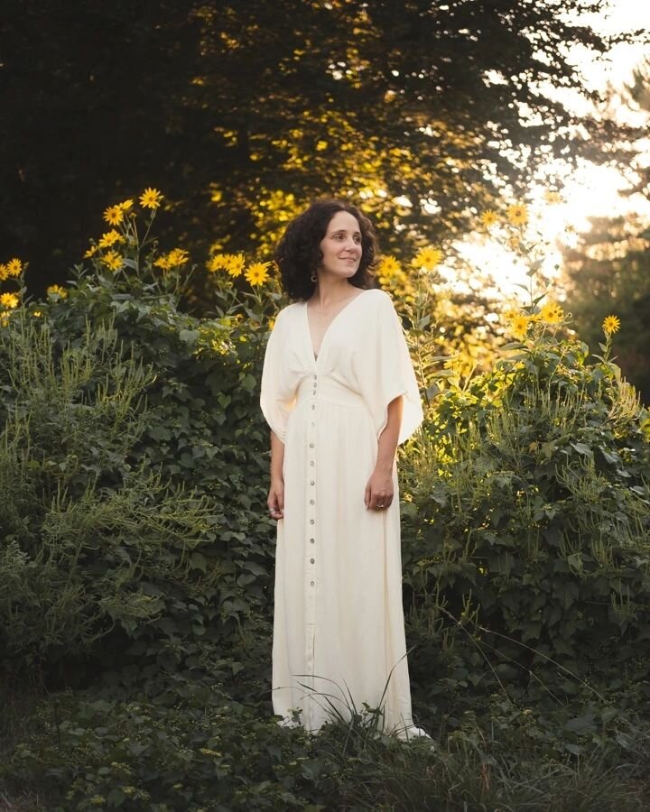 Wanting for warmer, sunny days as I go through these photos with @_erinsheahogan_ from last September. The last photo always makes me smile 🌻
.
.
.
.
#bostonphotographer #portraitphotography #bostonportraitphotographer #portraiture #headshots #photo