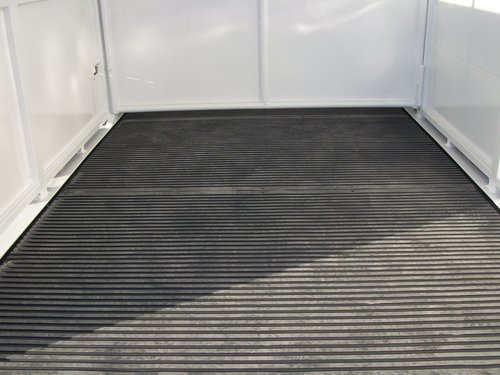 Smooth rubber floor