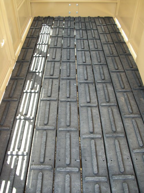 Cleated rubber floor