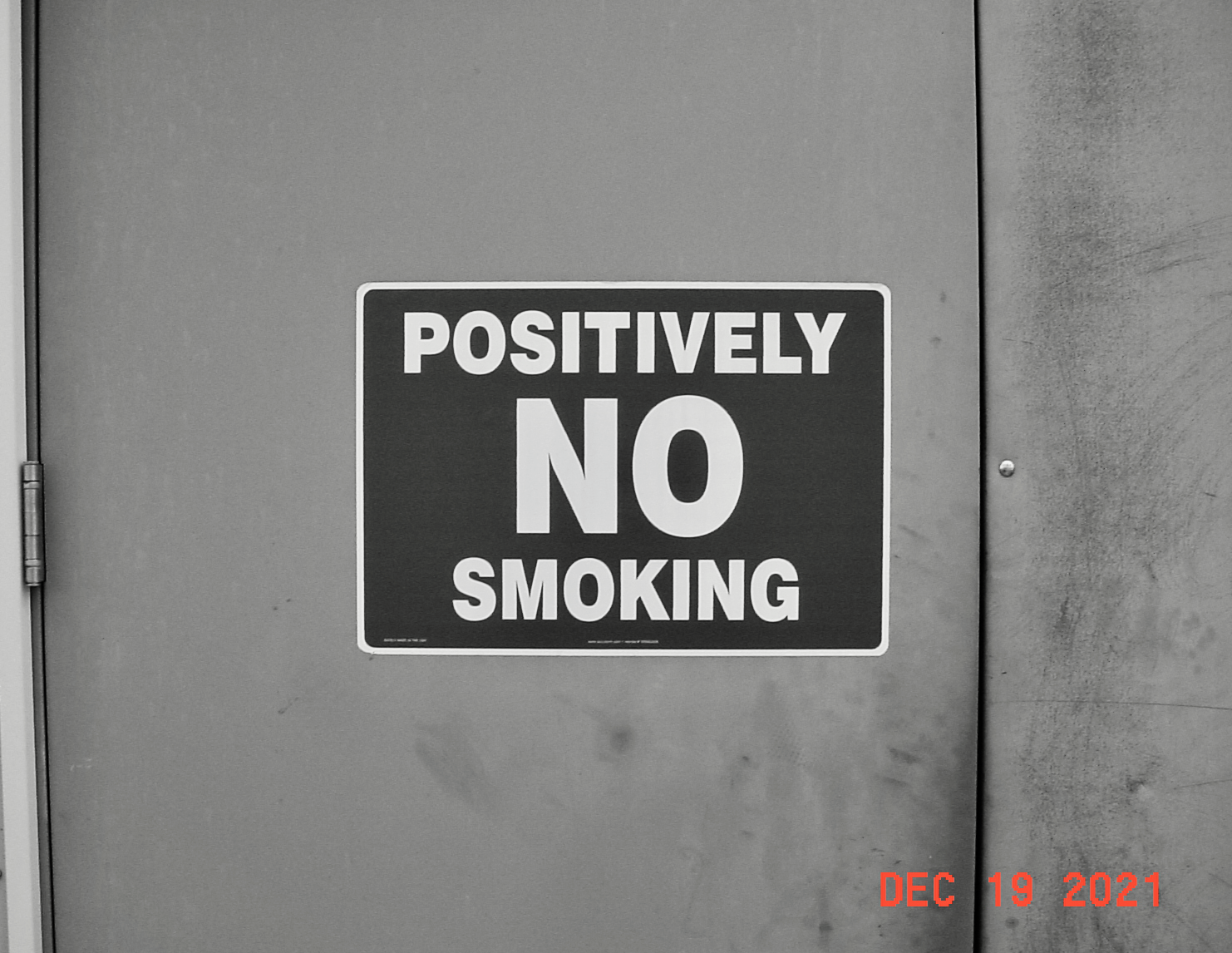 POSITIVELY NO SMOKING