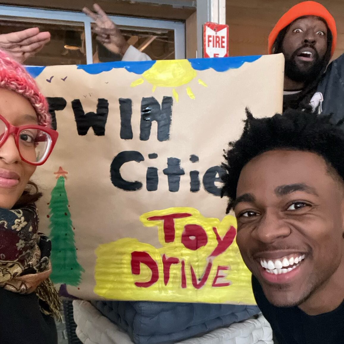 We love it when the family comes together to create some ToyDrop Boxes. 

Thank you @yazin.ig @directorsouthside and @authenticallylovie for being apart our Toy Drive 

#TCTD