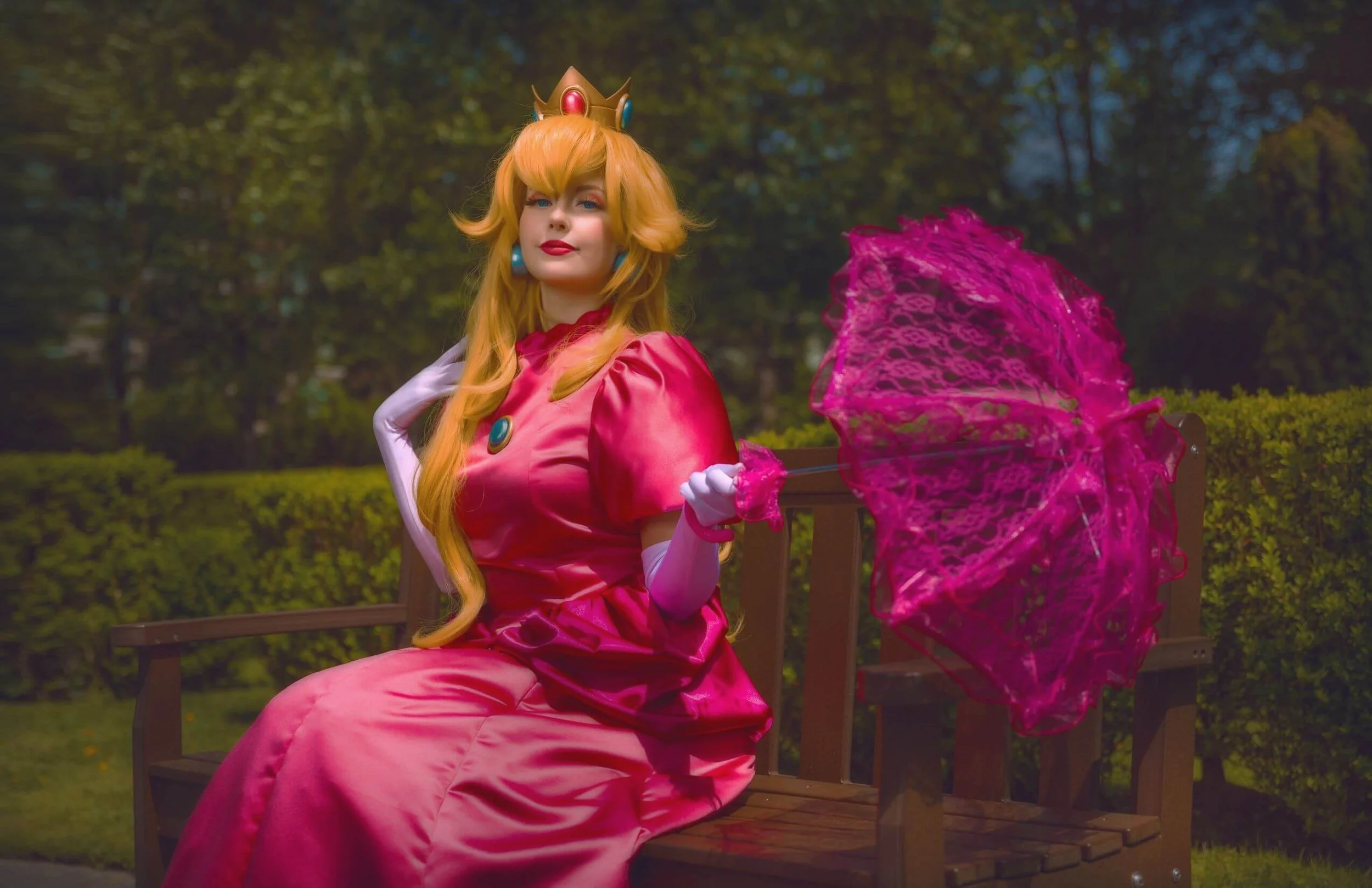 Princess+Peach+Cosplay+-+Queen+Amy+Dala+%284%29.jpg