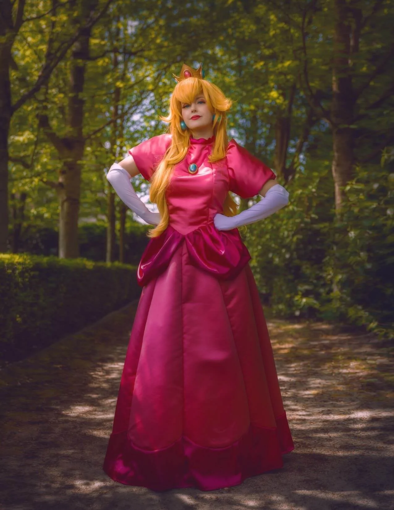 Princess+Peach+Cosplay+-+Queen+Amy+Dala+%2818%29.jpg