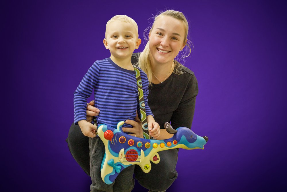 _MG_2888_Family-Portrait_Mom-and-son-with-toy-guitar.jpg
