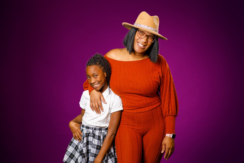 _MG_3688_Grandmother-in-hat-with-granddaughter.jpg