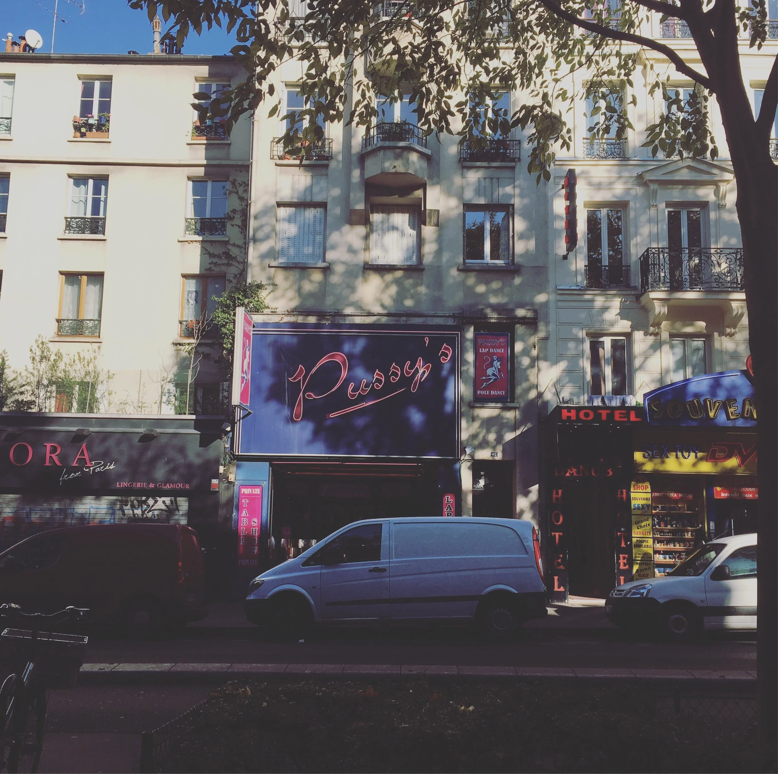 Pussys_Paris.JPG