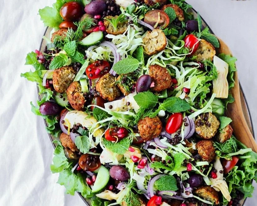 Falafelsalat med yoghurt-dressing